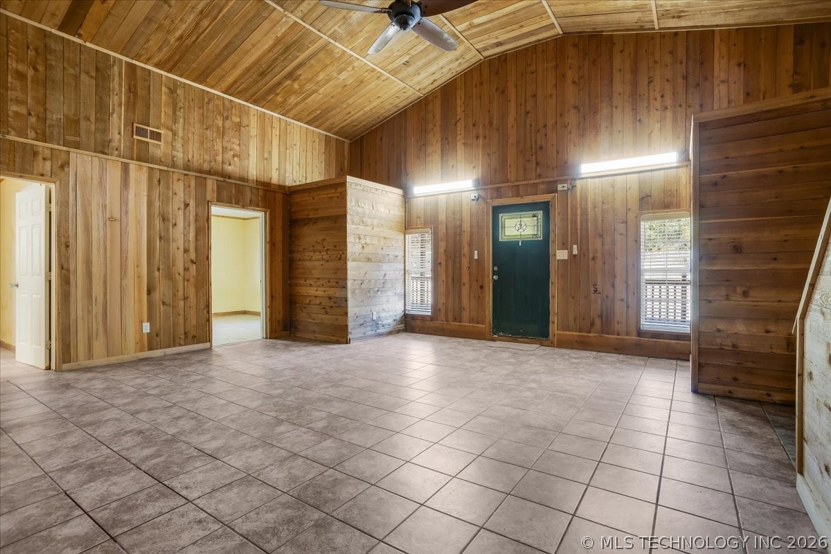 136 Pine Street Property Photo 6