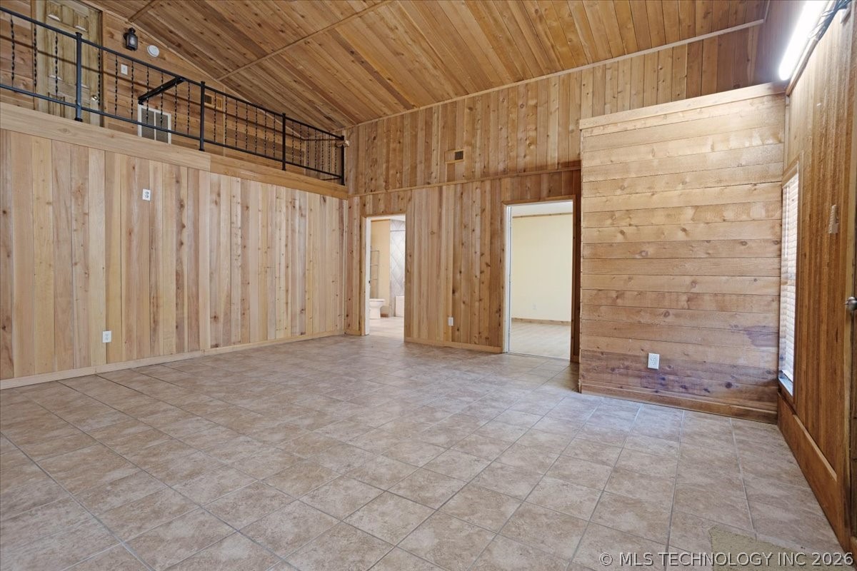 136 Pine Street Property Photo 8