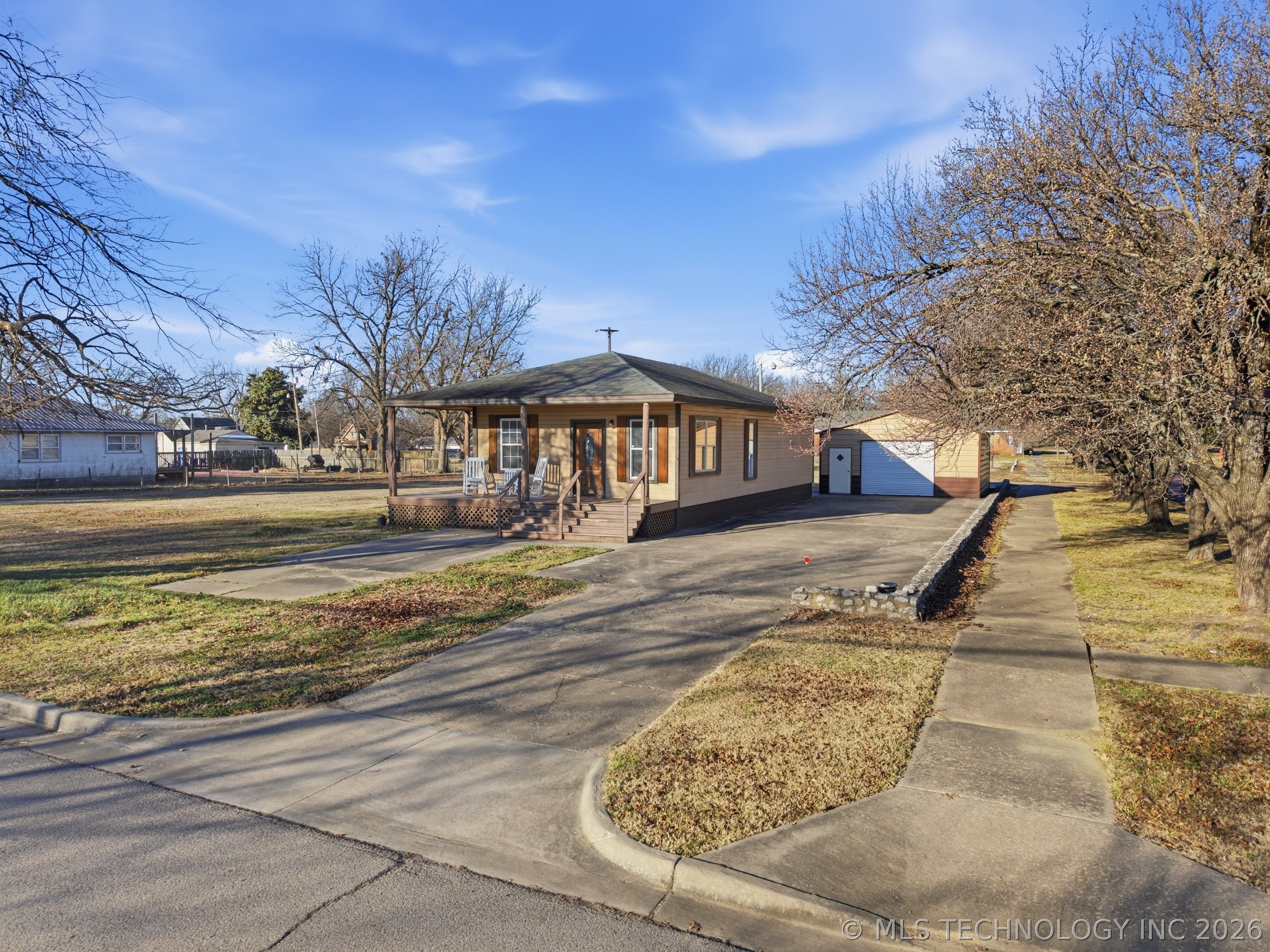 201 S Choctaw Avenue Property Photo 1