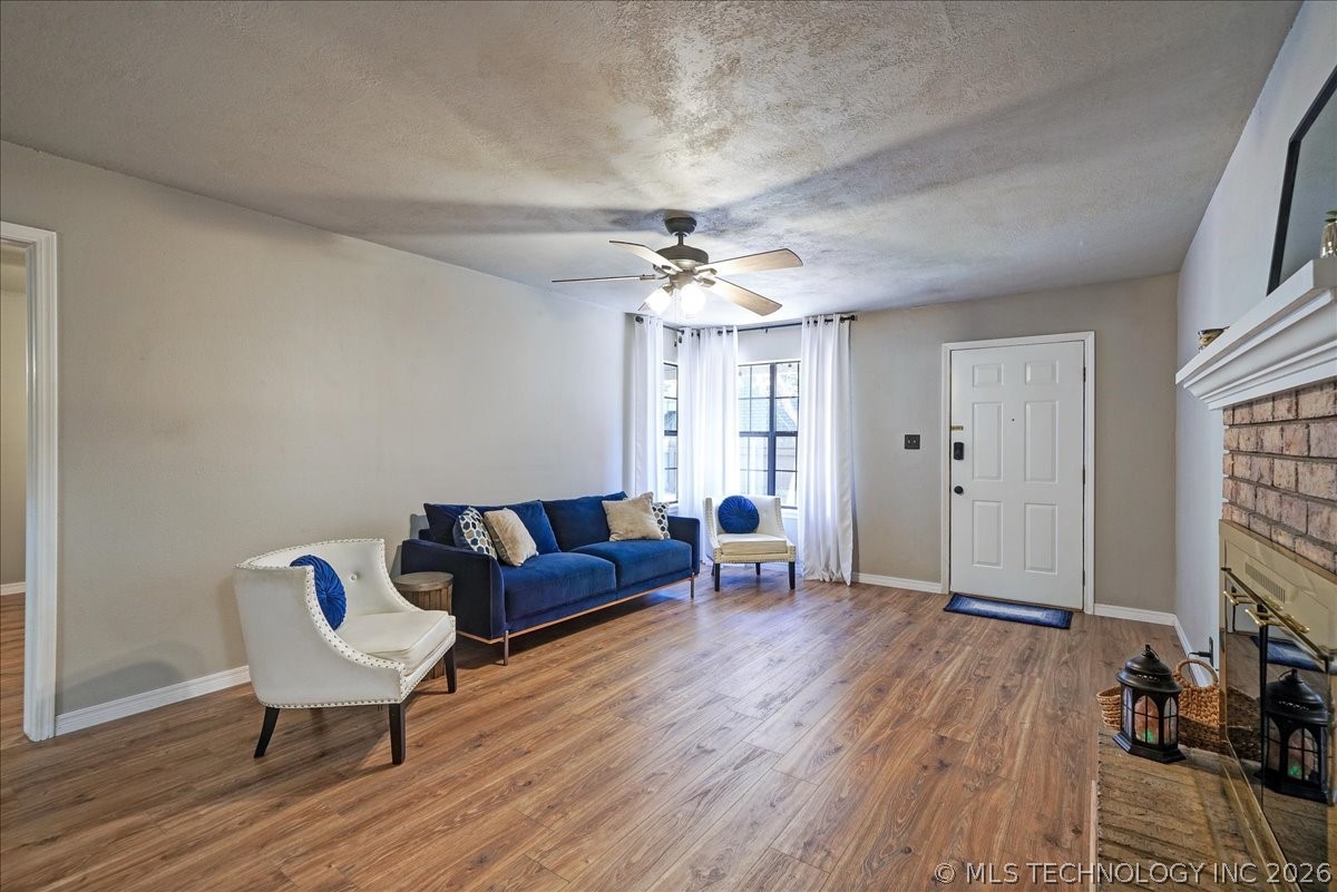 2834 E 90th Street 1802 Property Photo 5
