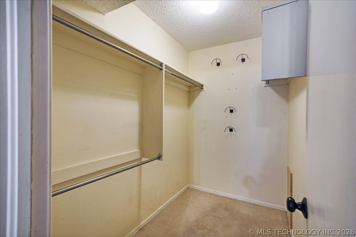 2834 E 90th Street 1802 Property Photo 16