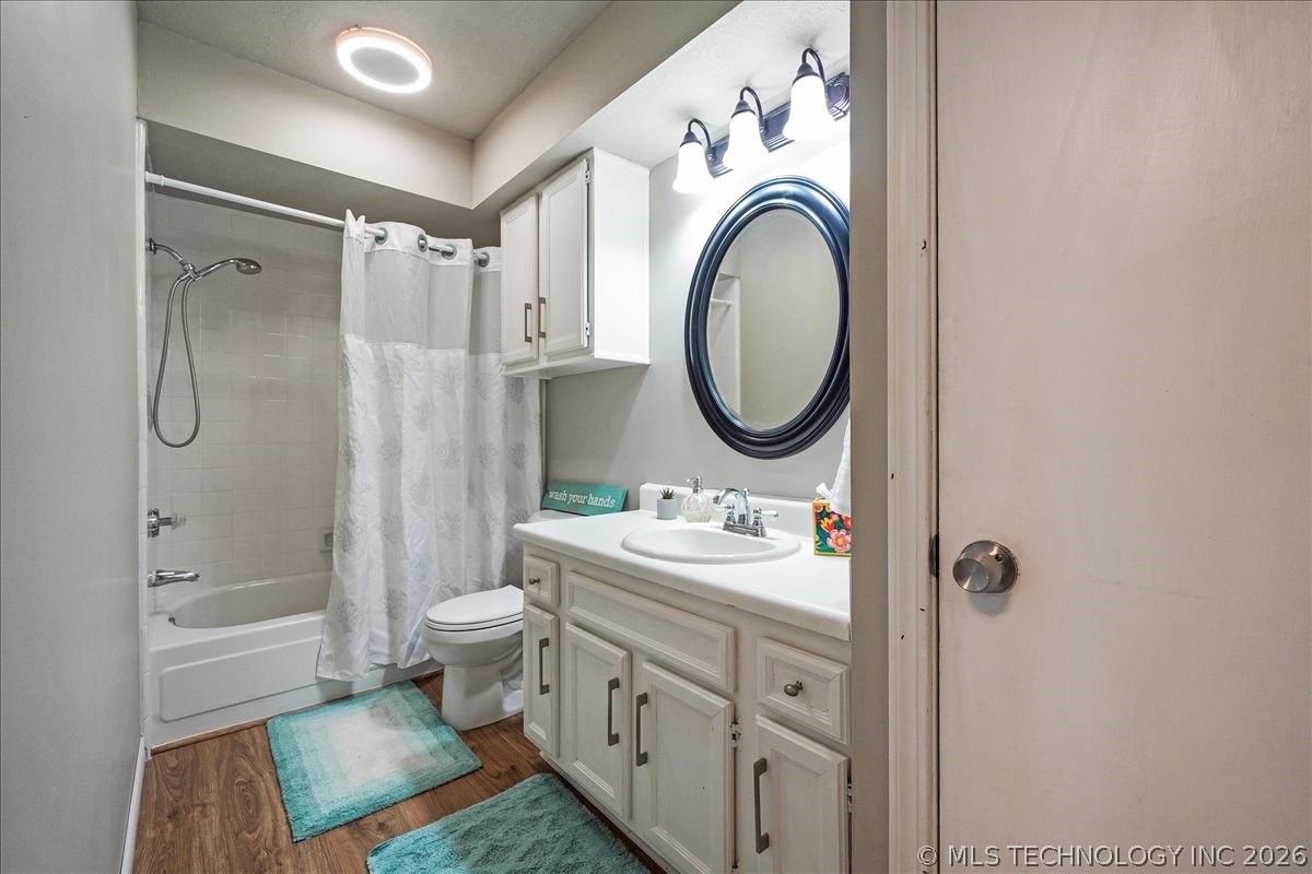 2834 E 90th Street 1802 Property Photo 20