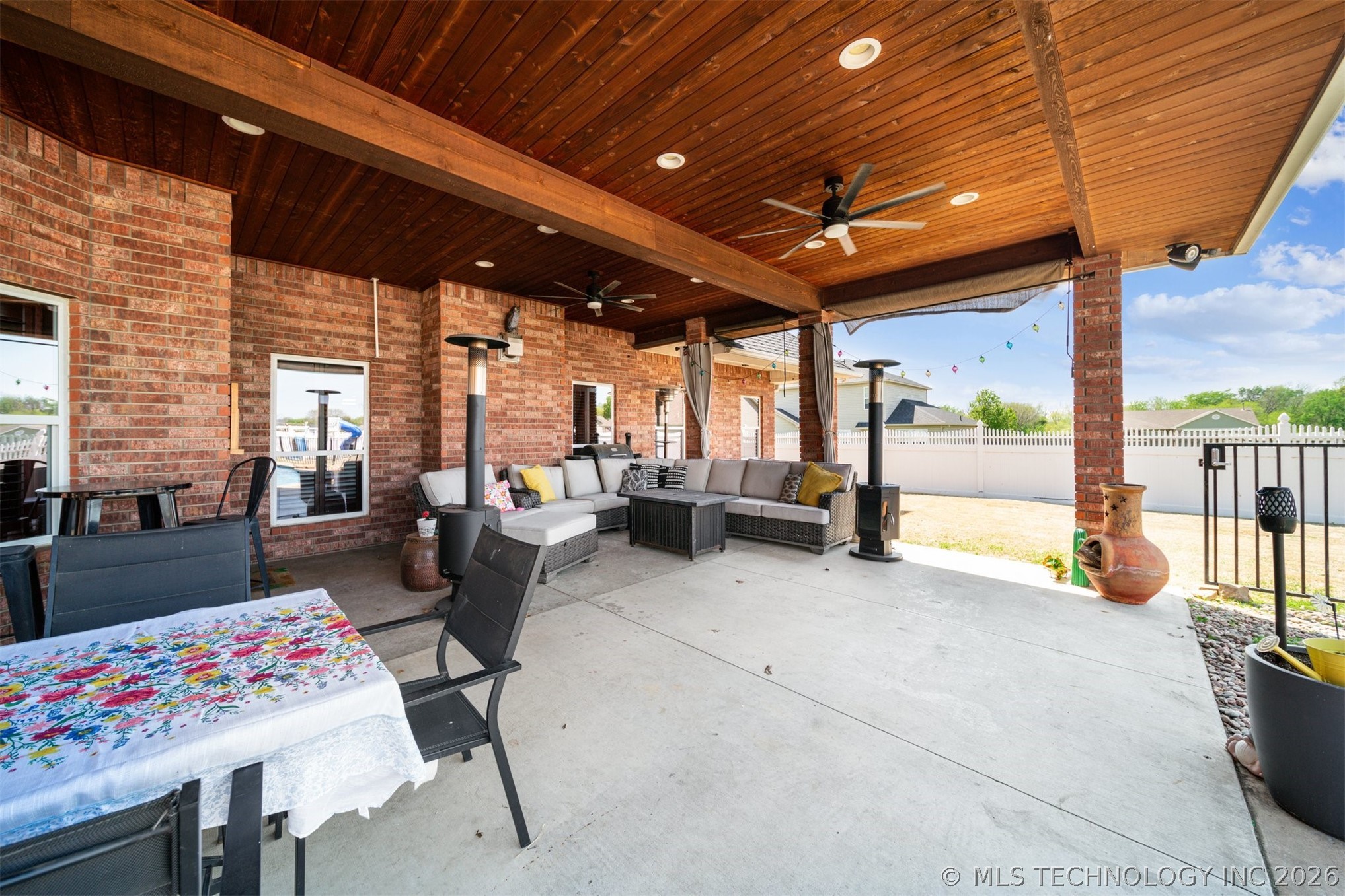 1215 Lyndsey Lane Property Photo 10