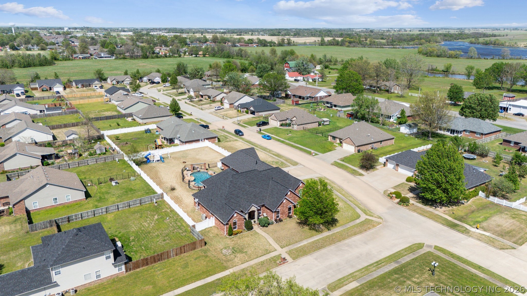 1215 Lyndsey Lane Property Photo 48