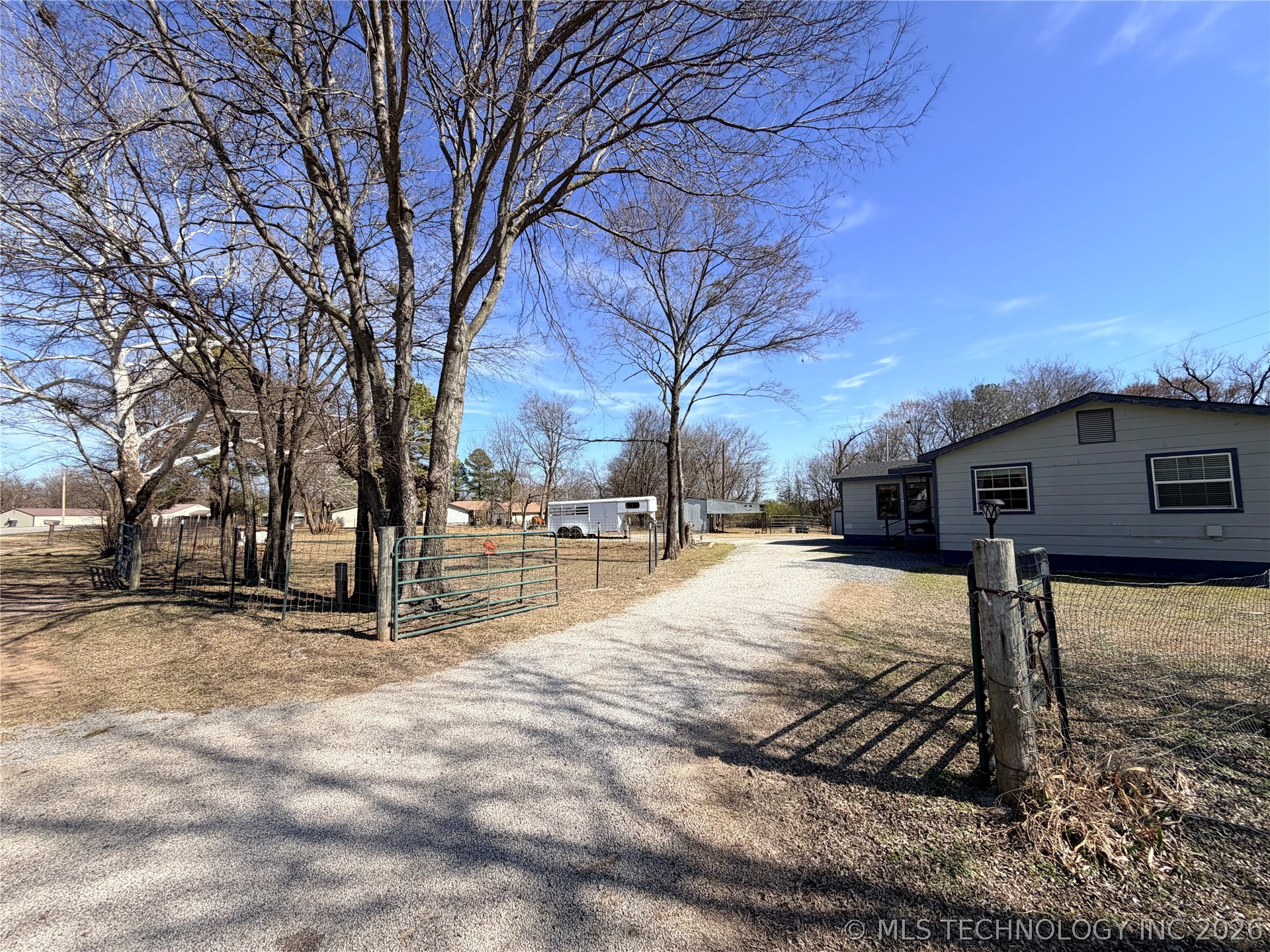 402 Robertson Highway Property Photo 2