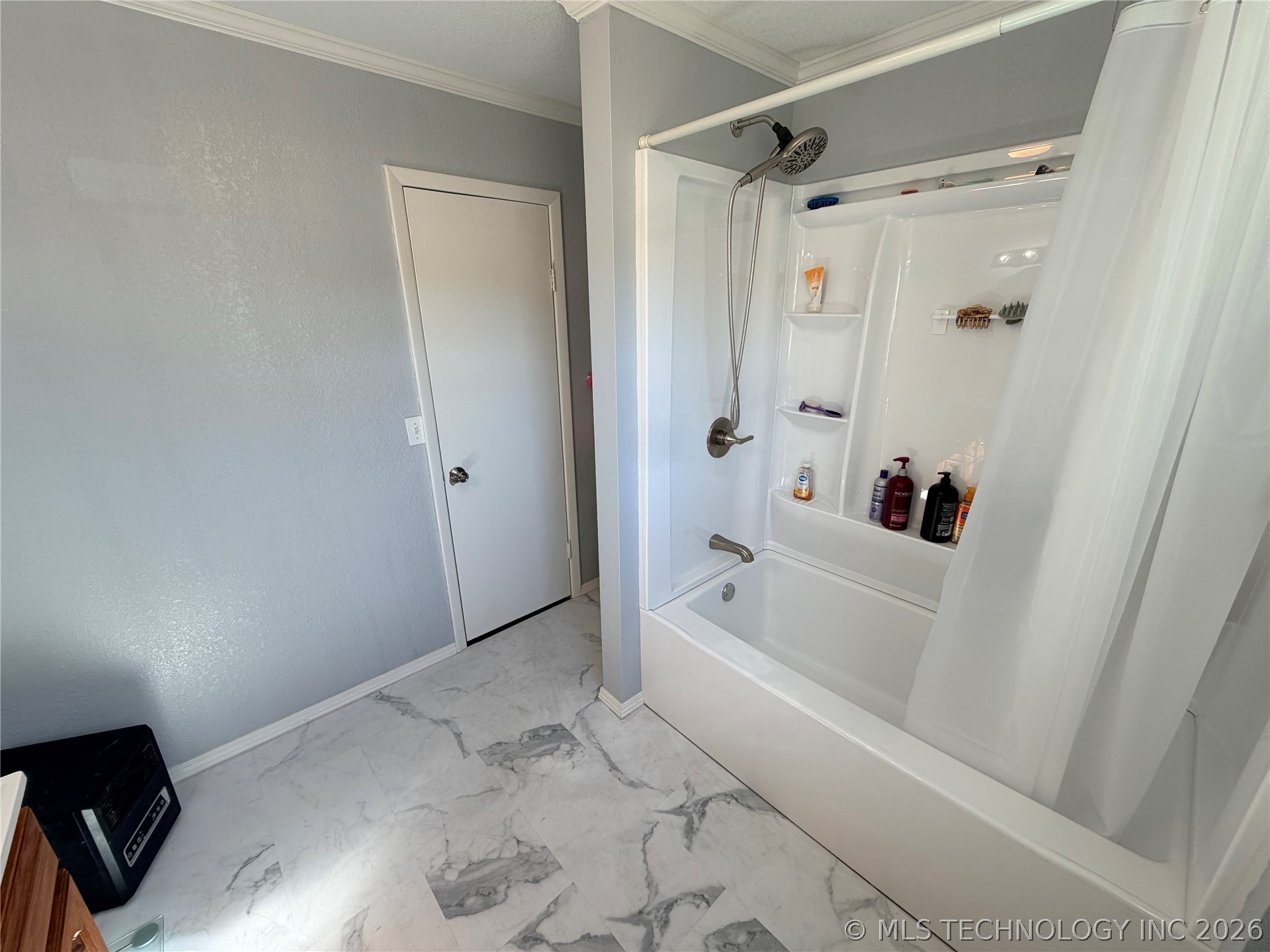 402 Robertson Highway Property Photo 14