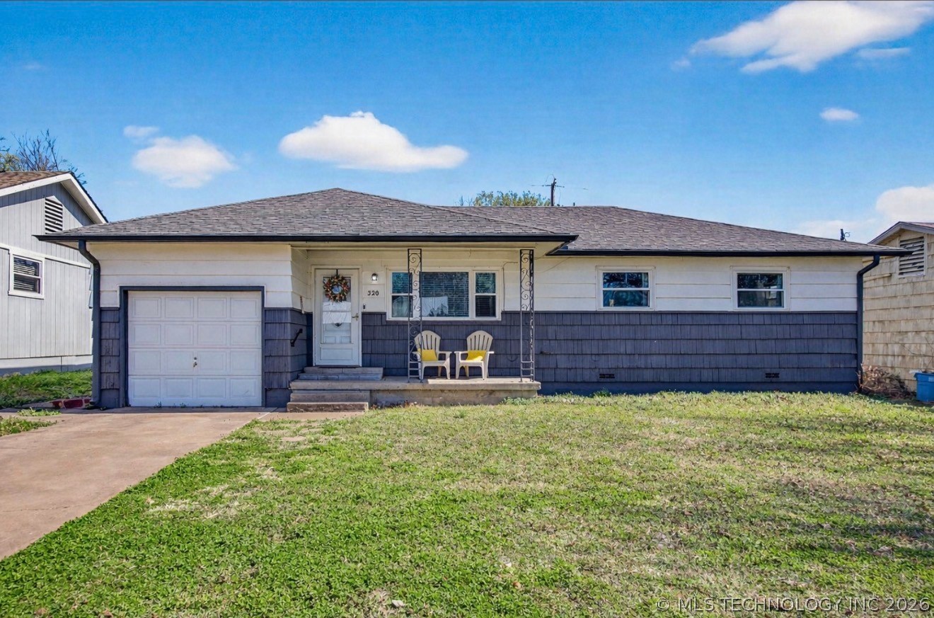 320 Se Greystone Avenue Property Photo 1