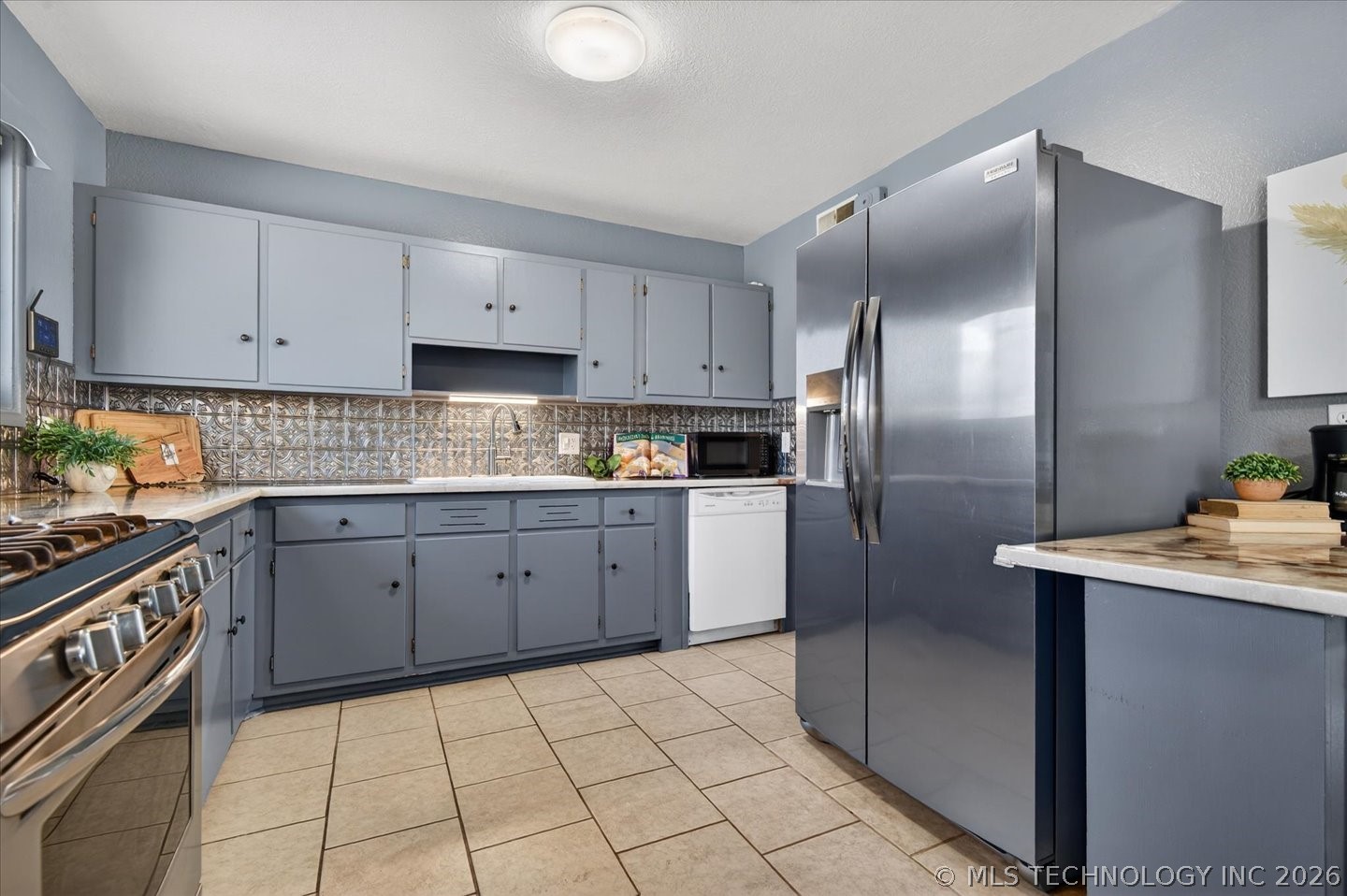 320 Se Greystone Avenue Property Photo 7