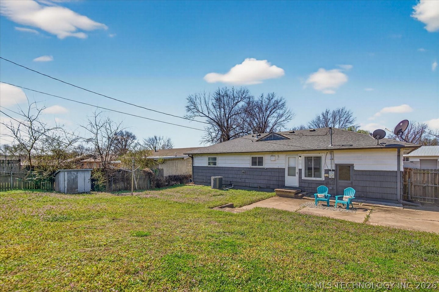 320 Se Greystone Avenue Property Photo 22