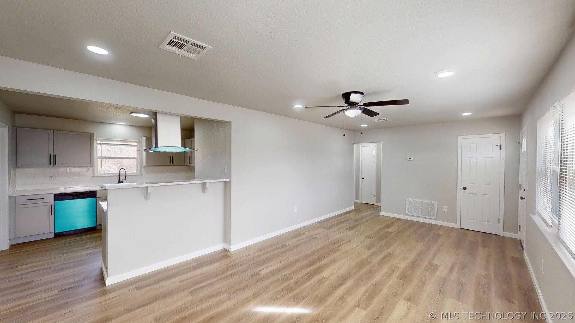241 E 53rd Street N Property Photo 3
