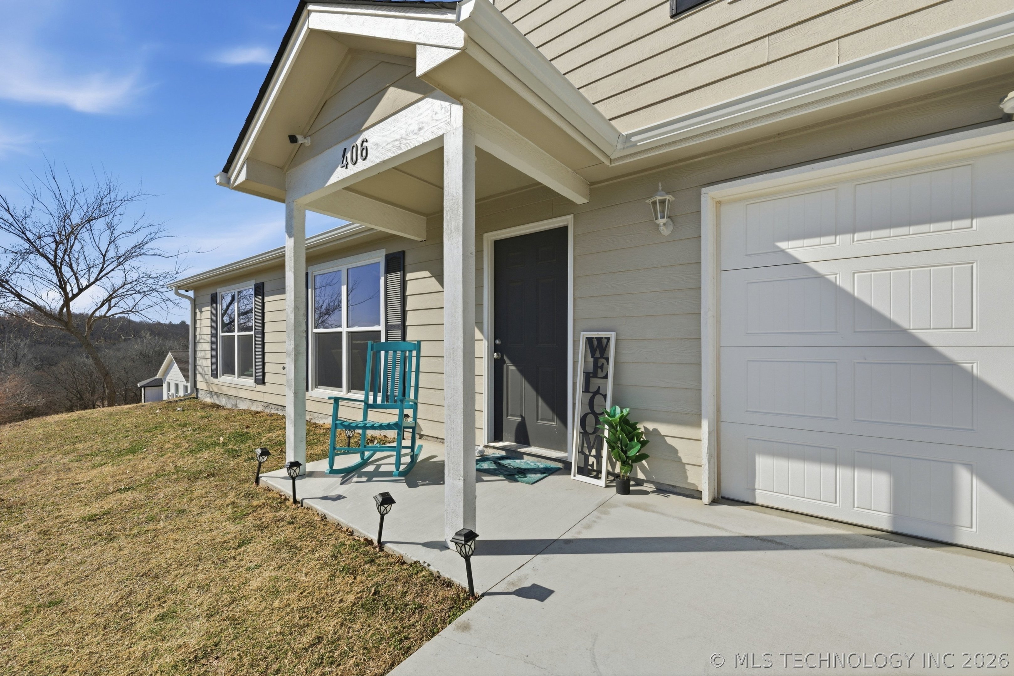 406 Oak Hill Circle Property Photo 2