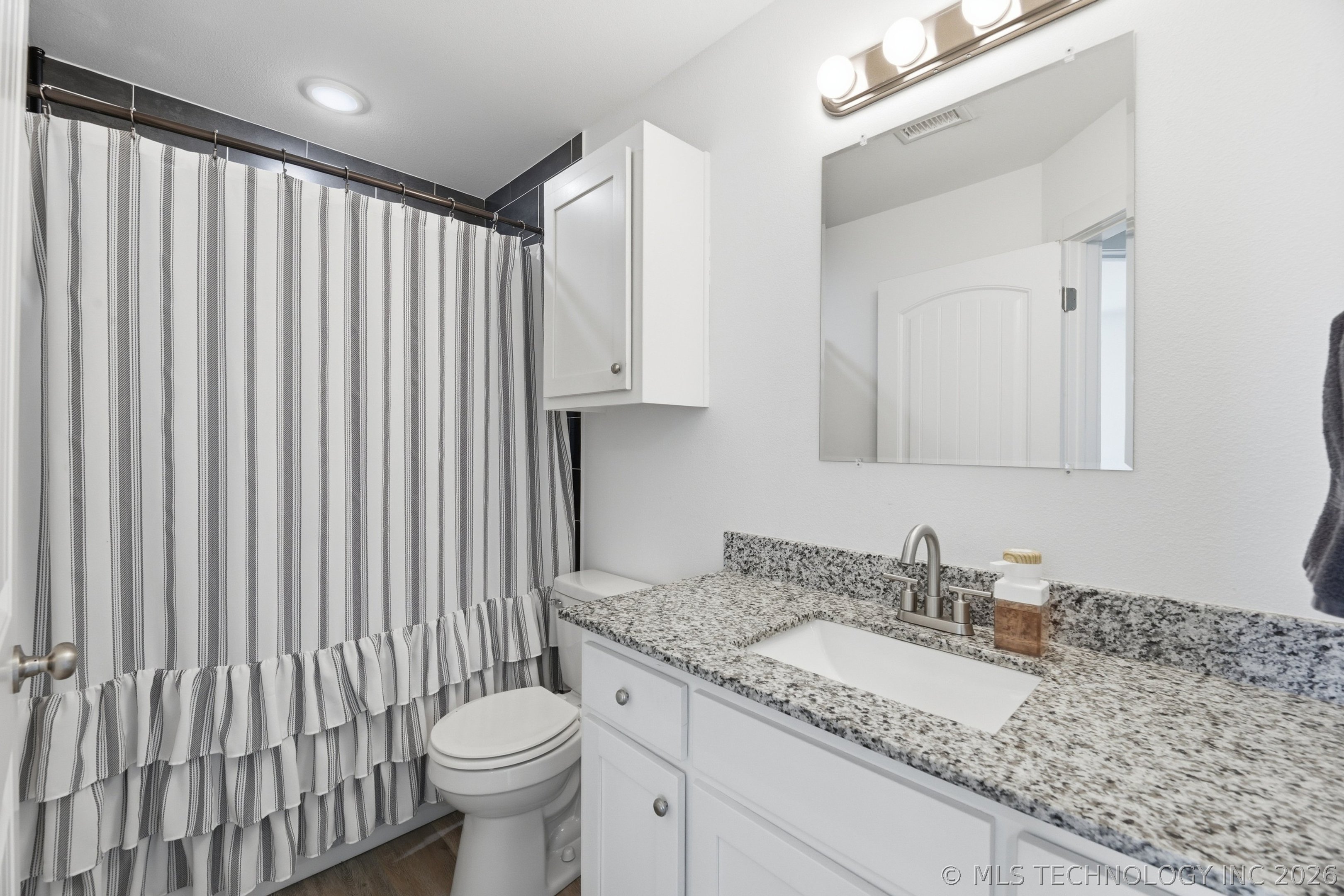 406 Oak Hill Circle Property Photo 16