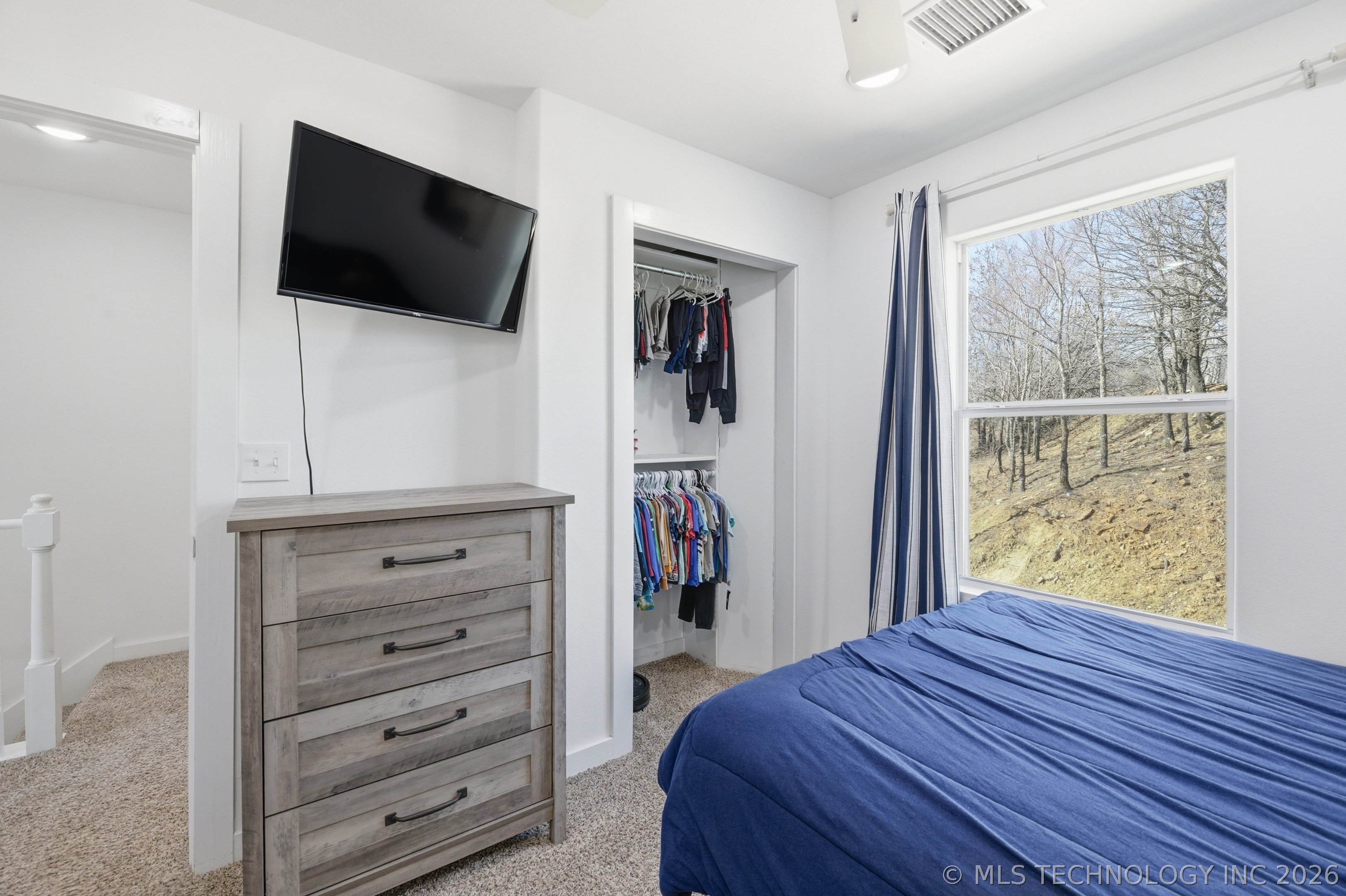 406 Oak Hill Circle Property Photo 18