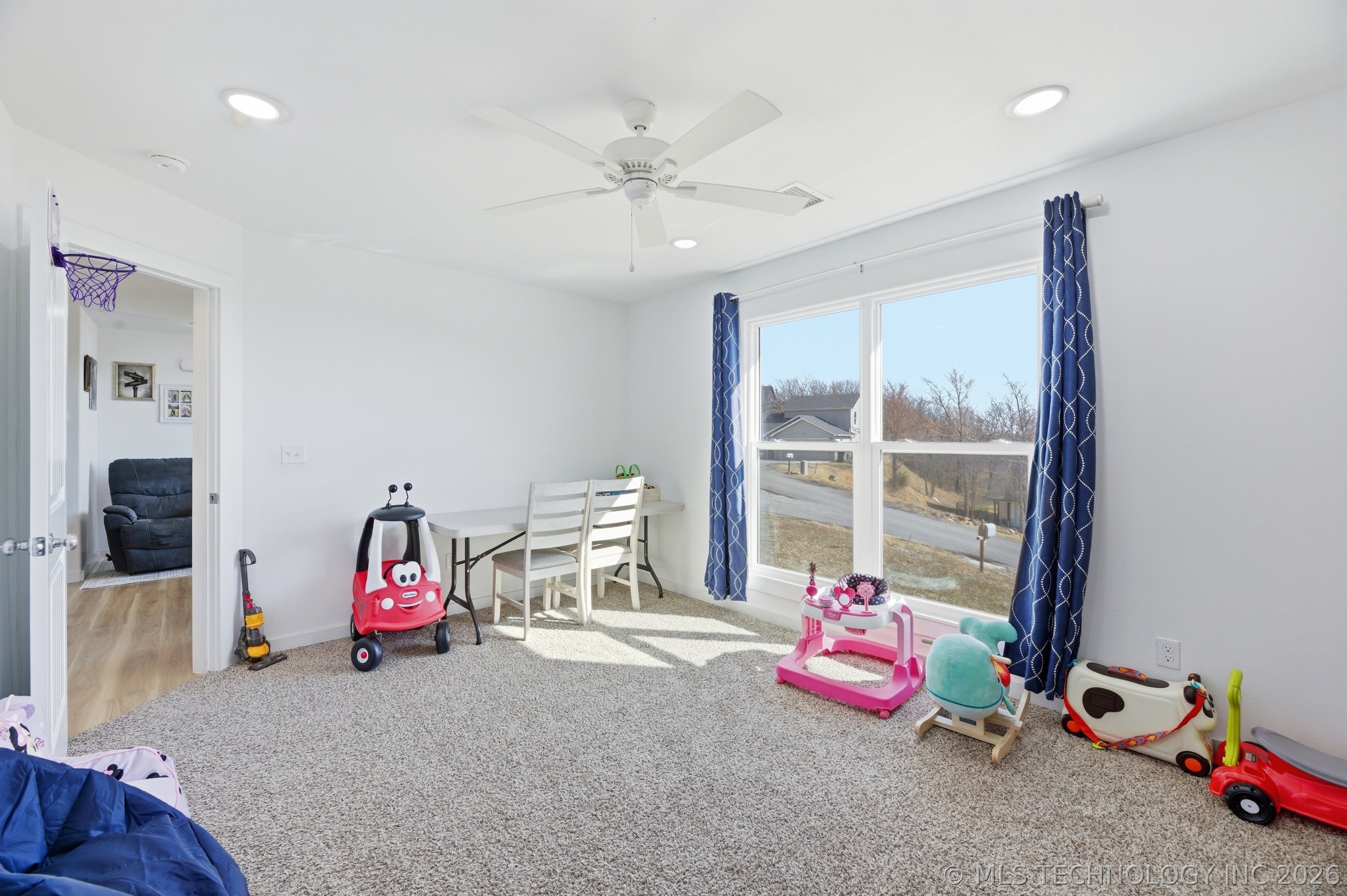 406 Oak Hill Circle Property Photo 21