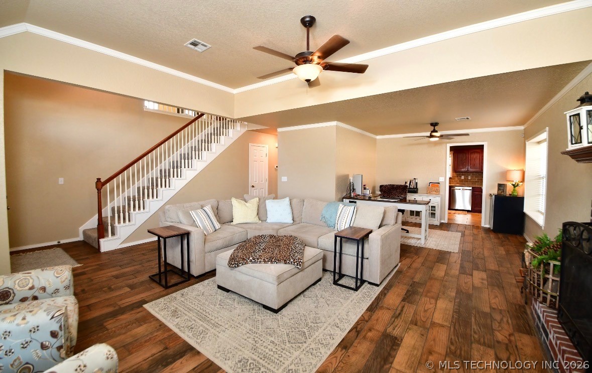 5400 S Poplar Avenue Property Photo 3