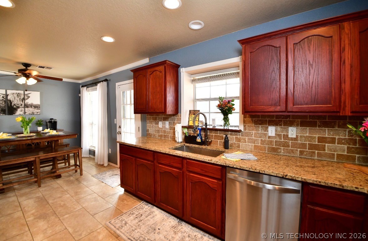 5400 S Poplar Avenue Property Photo 6