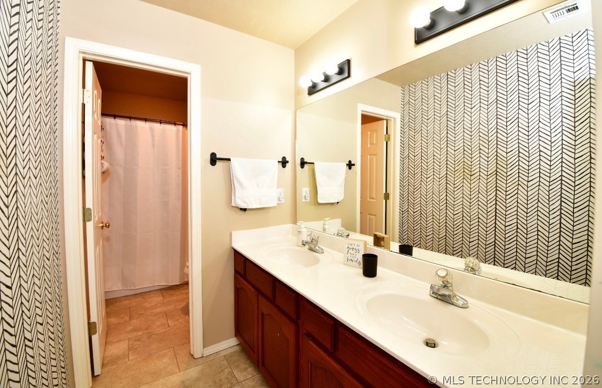 5400 S Poplar Avenue Property Photo 12