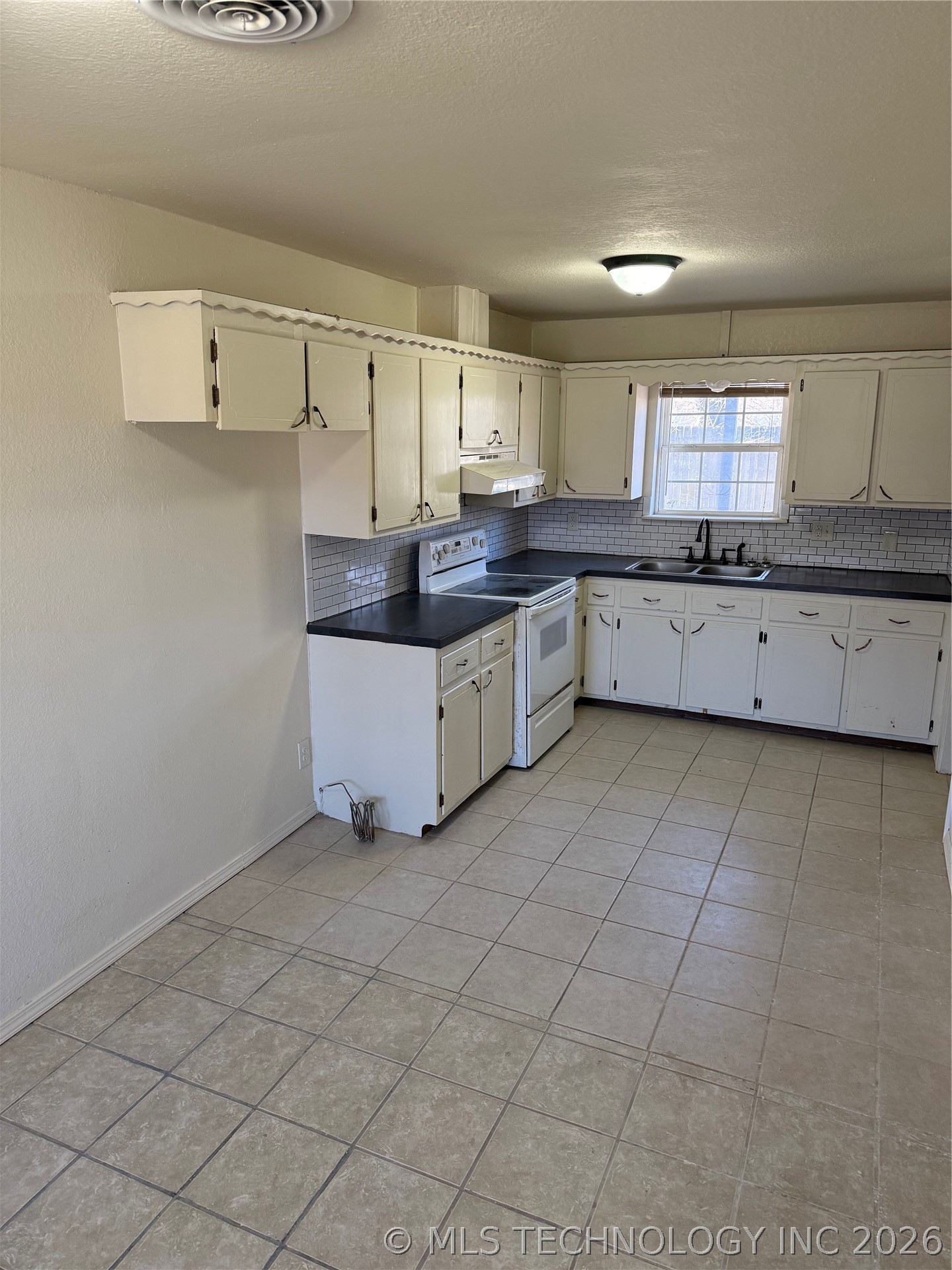 21797 S Ginger Drive Property Photo 3