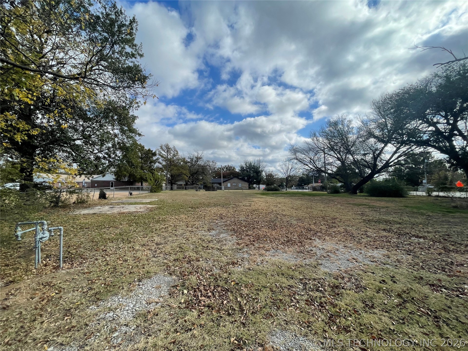 633 W 13th Street Property Photo 4