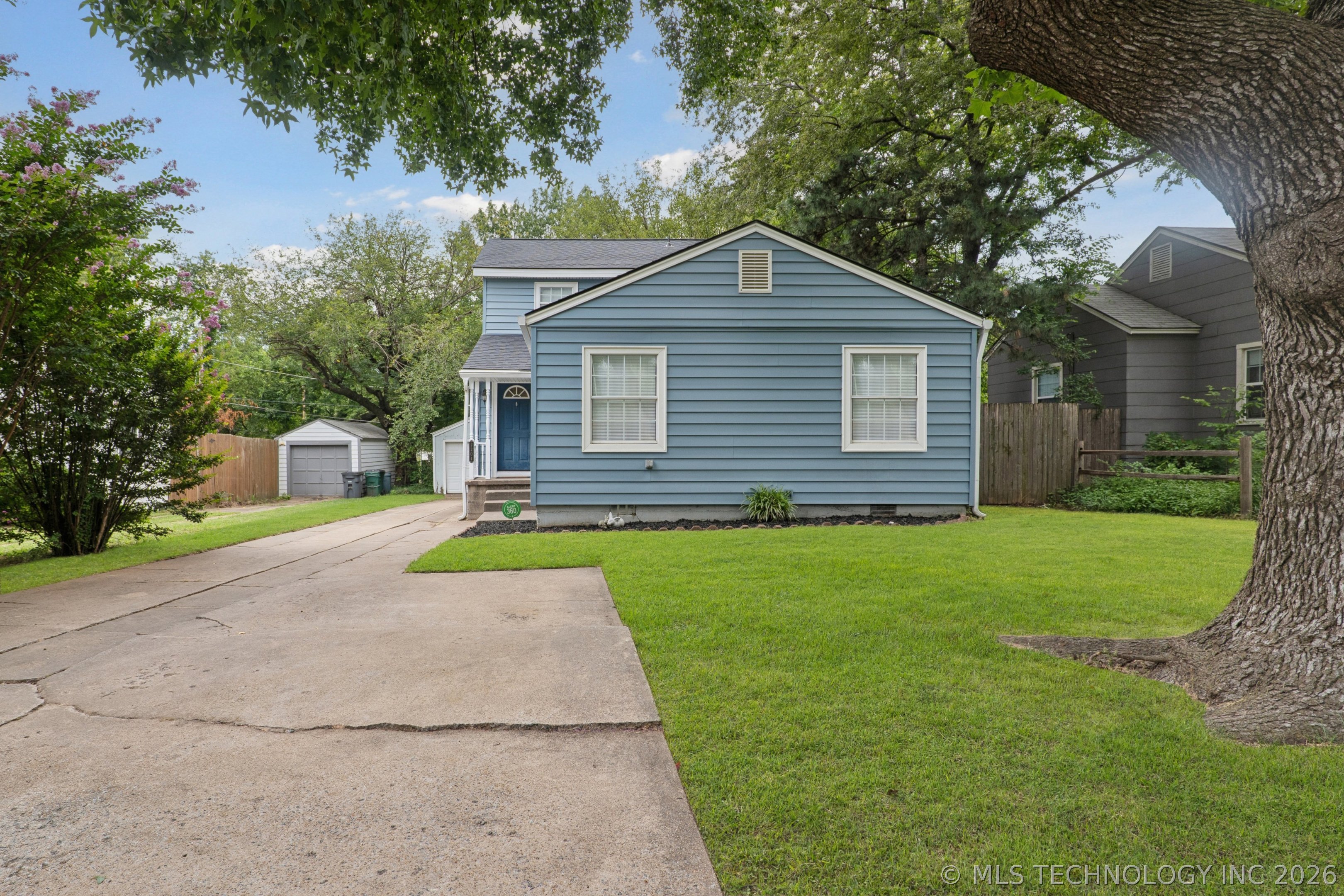 2204 S Oswego Place Property Photo 1