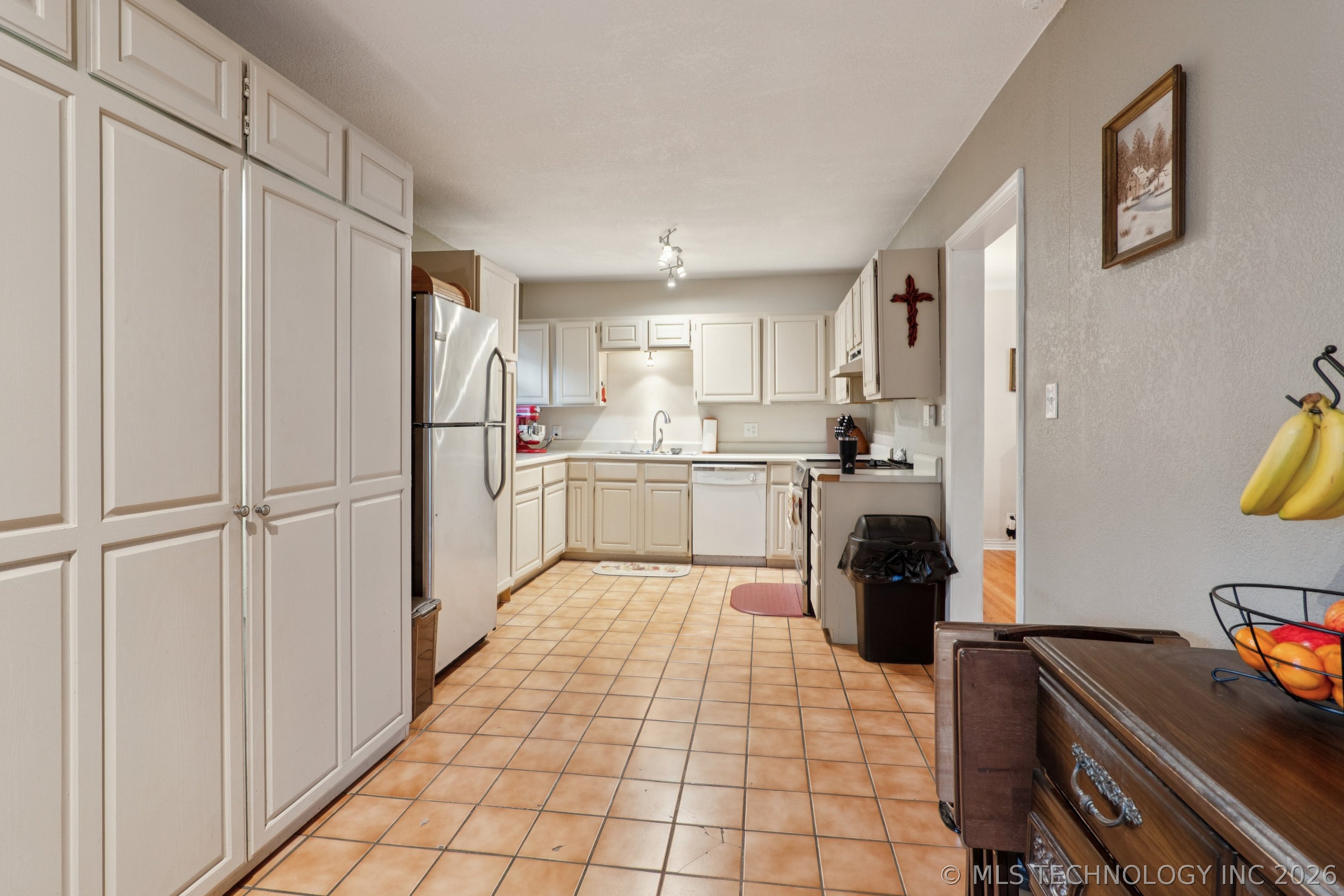 2204 S Oswego Place Property Photo 12