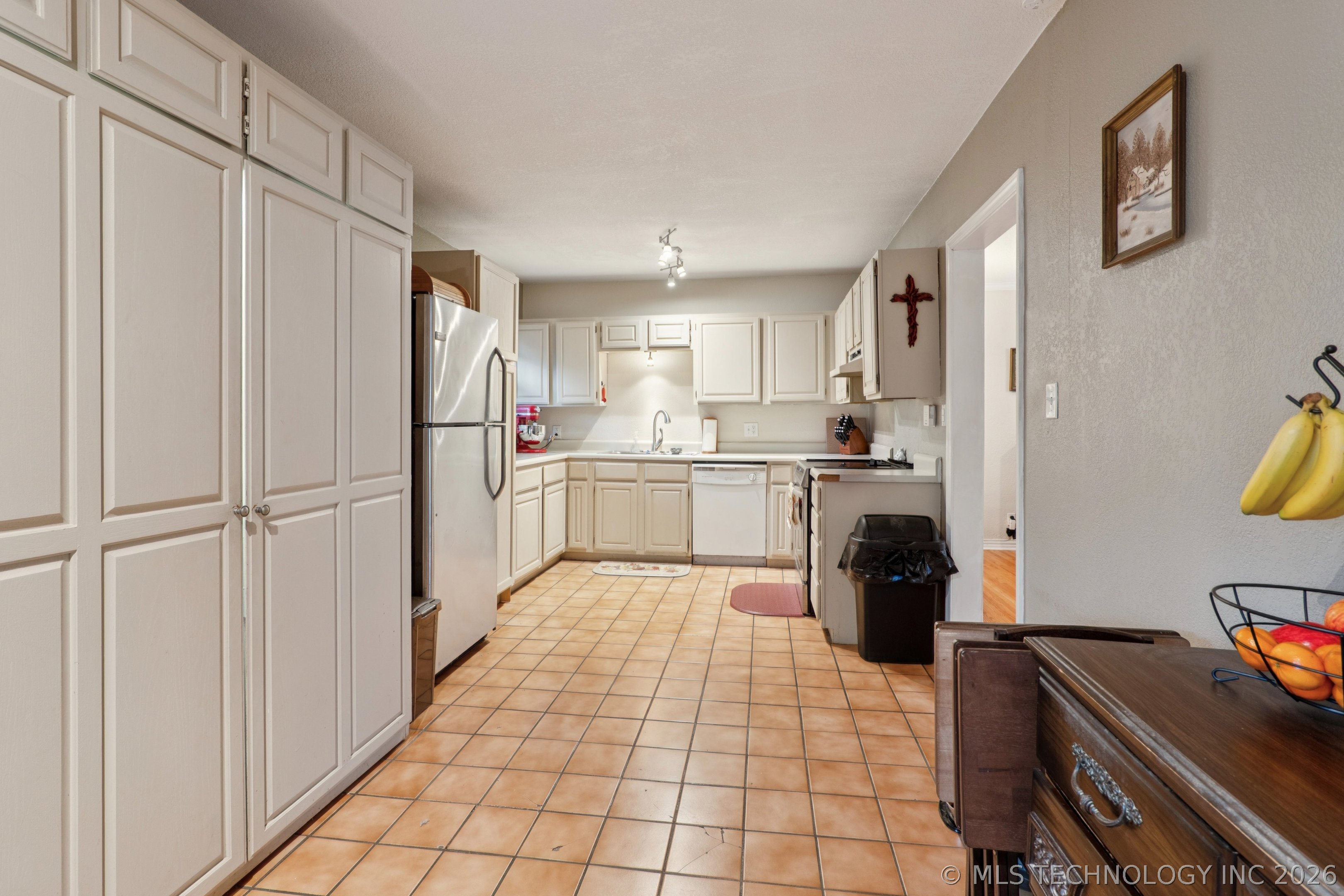 2204 S Oswego Place Property Photo 13