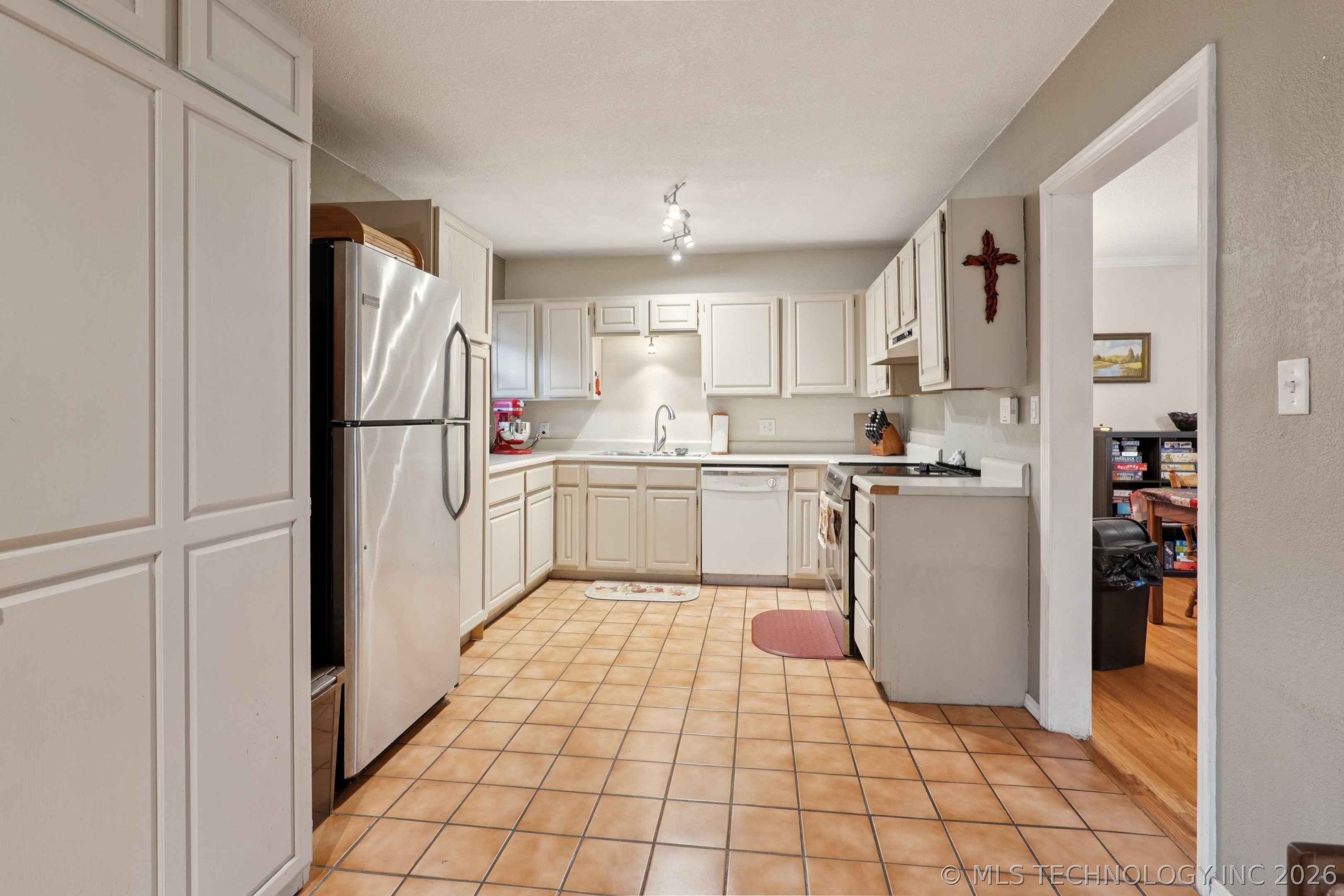 2204 S Oswego Place Property Photo 14