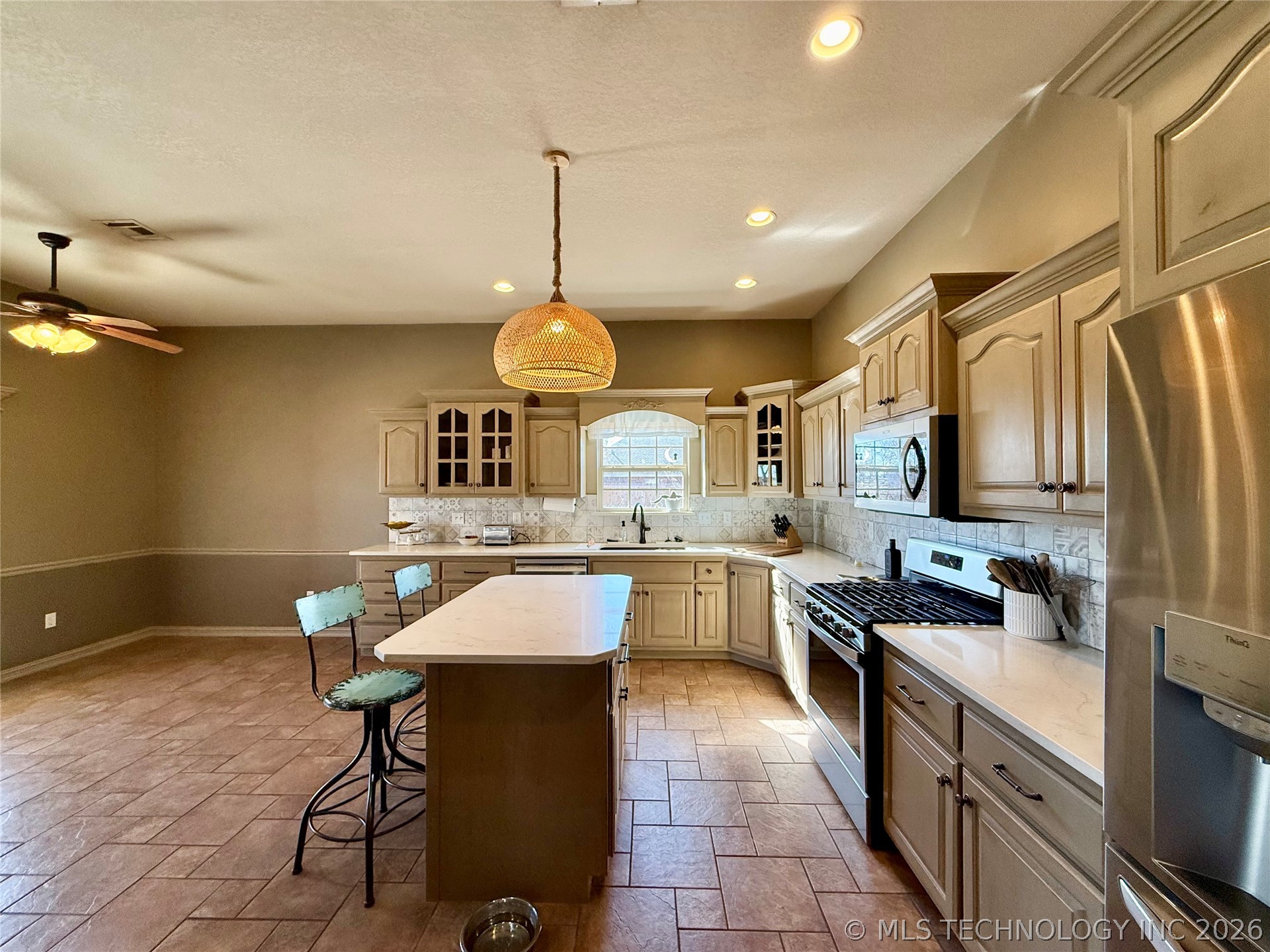 22095 Riverwood Drive Property Photo 5
