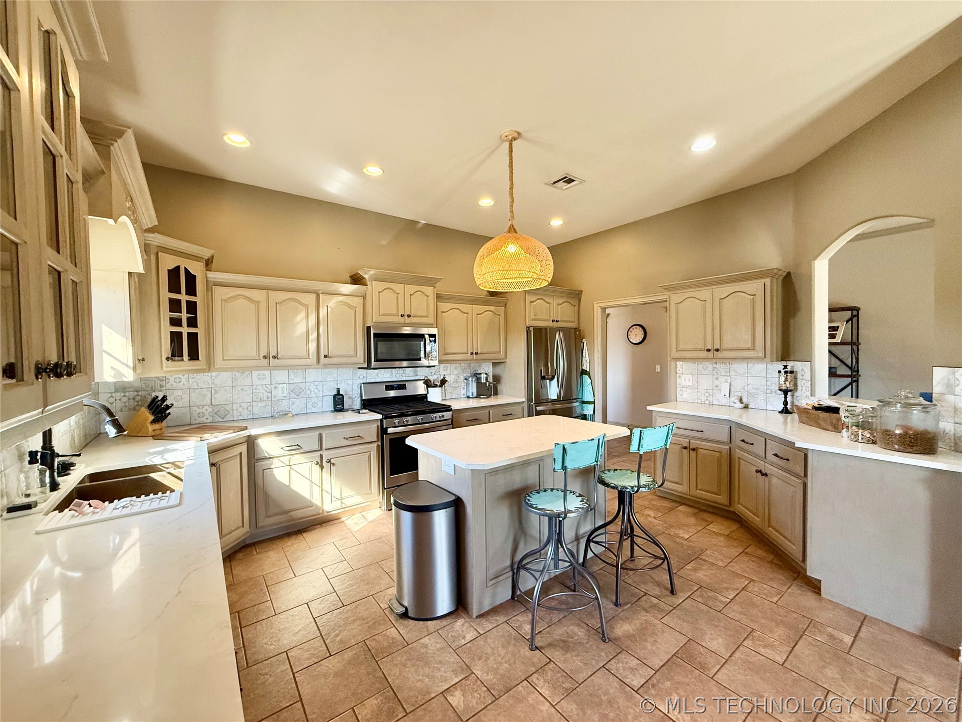 22095 Riverwood Drive Property Photo 6