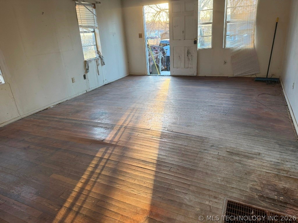 4527 S Waco Avenue Property Photo 3