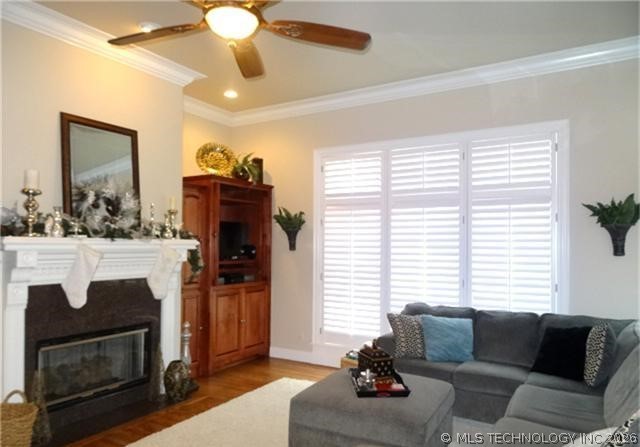 6109 S Marion Avenue Property Photo 6