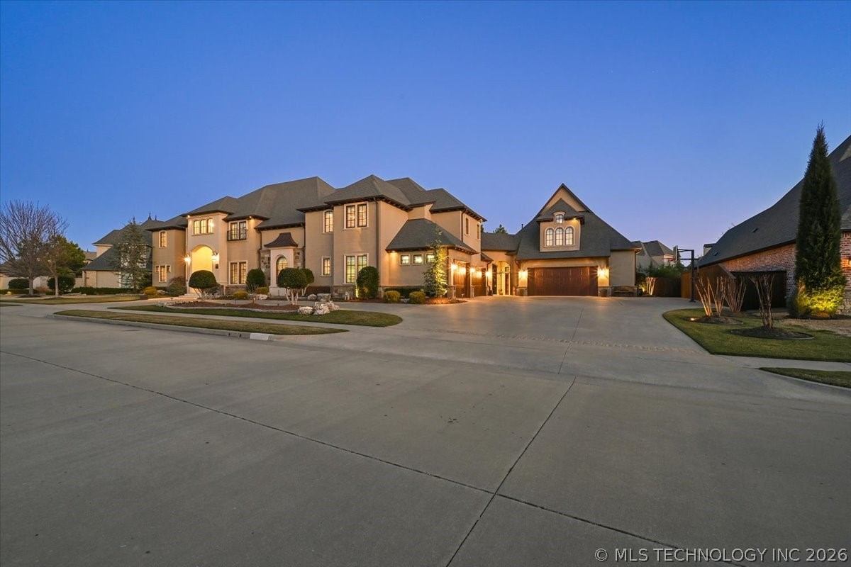 5909 W Twin Oaks Street Property Photo 2