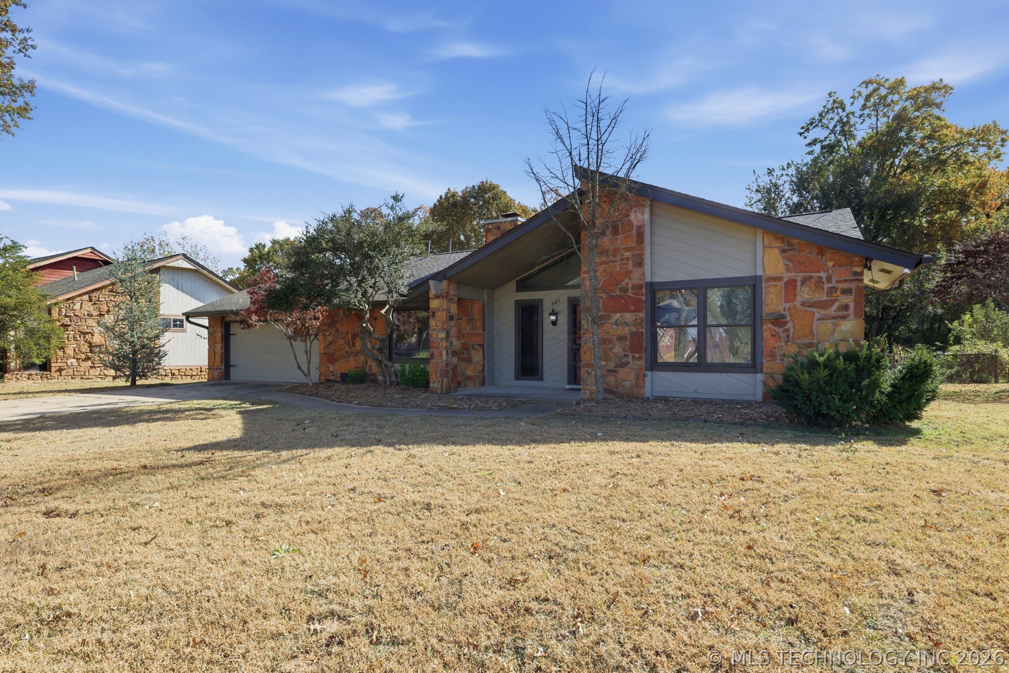 605 E Van Buren Street Property Photo 2
