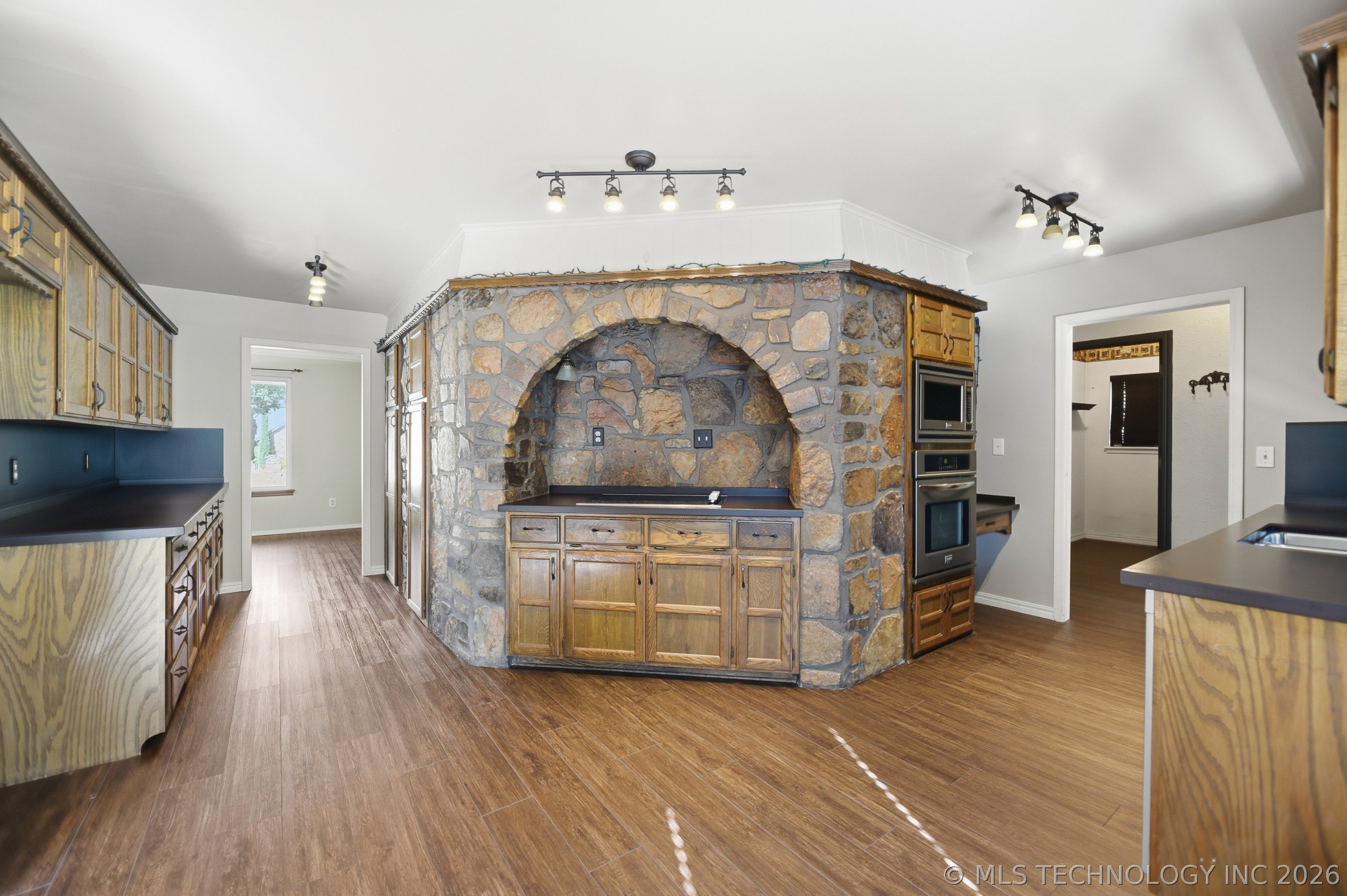 605 E Van Buren Street Property Photo 10