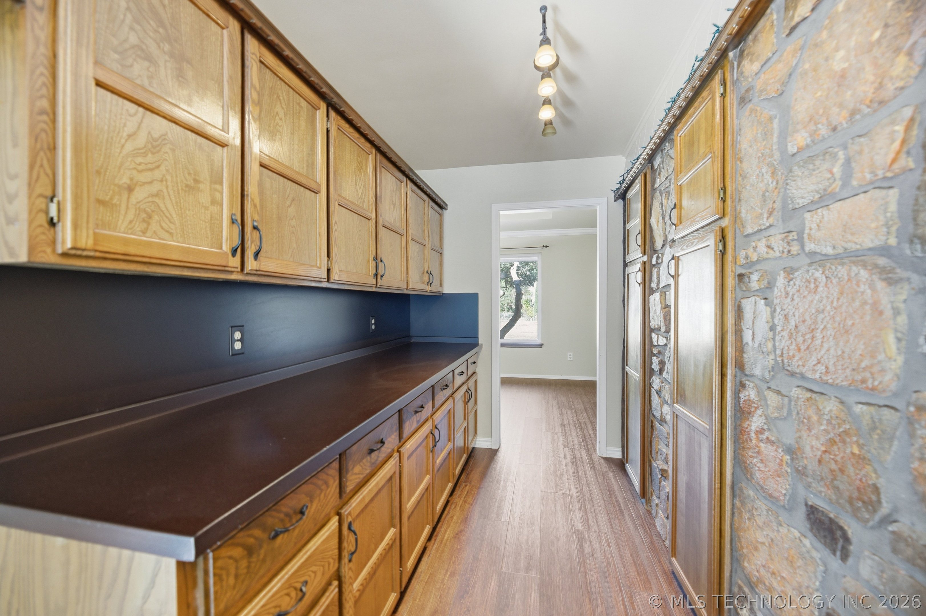 605 E Van Buren Street Property Photo 11