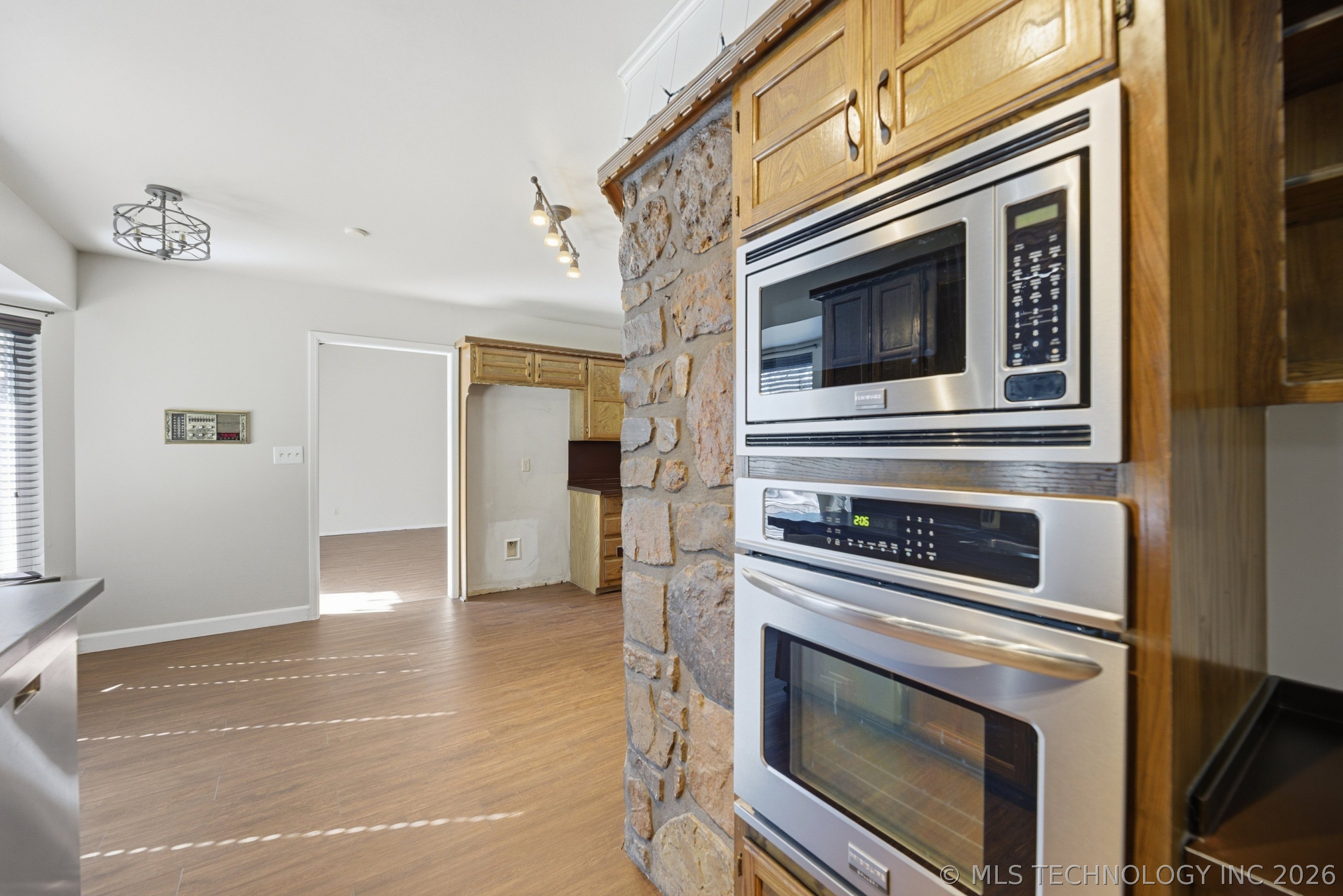 605 E Van Buren Street Property Photo 13