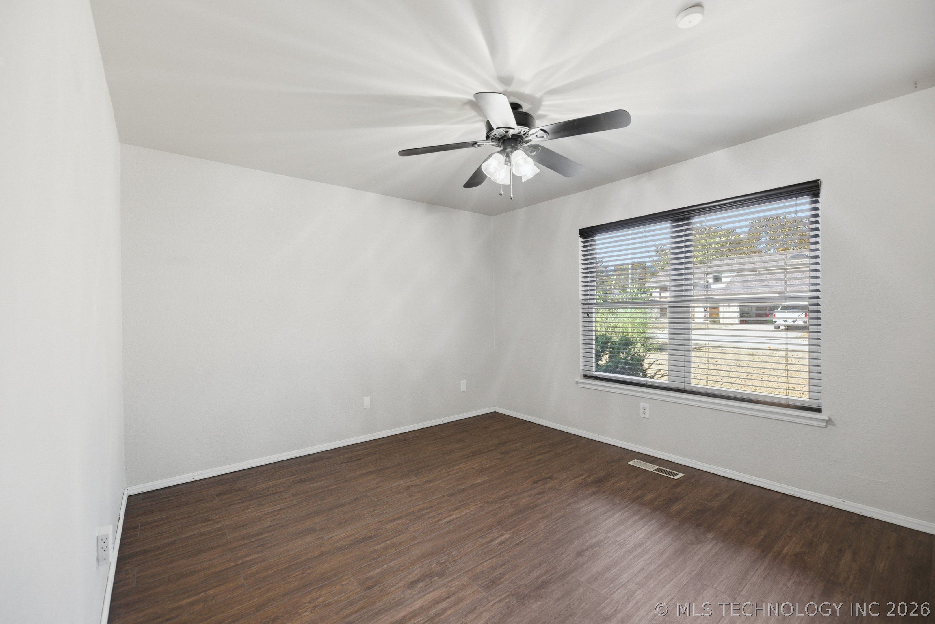 605 E Van Buren Street Property Photo 18