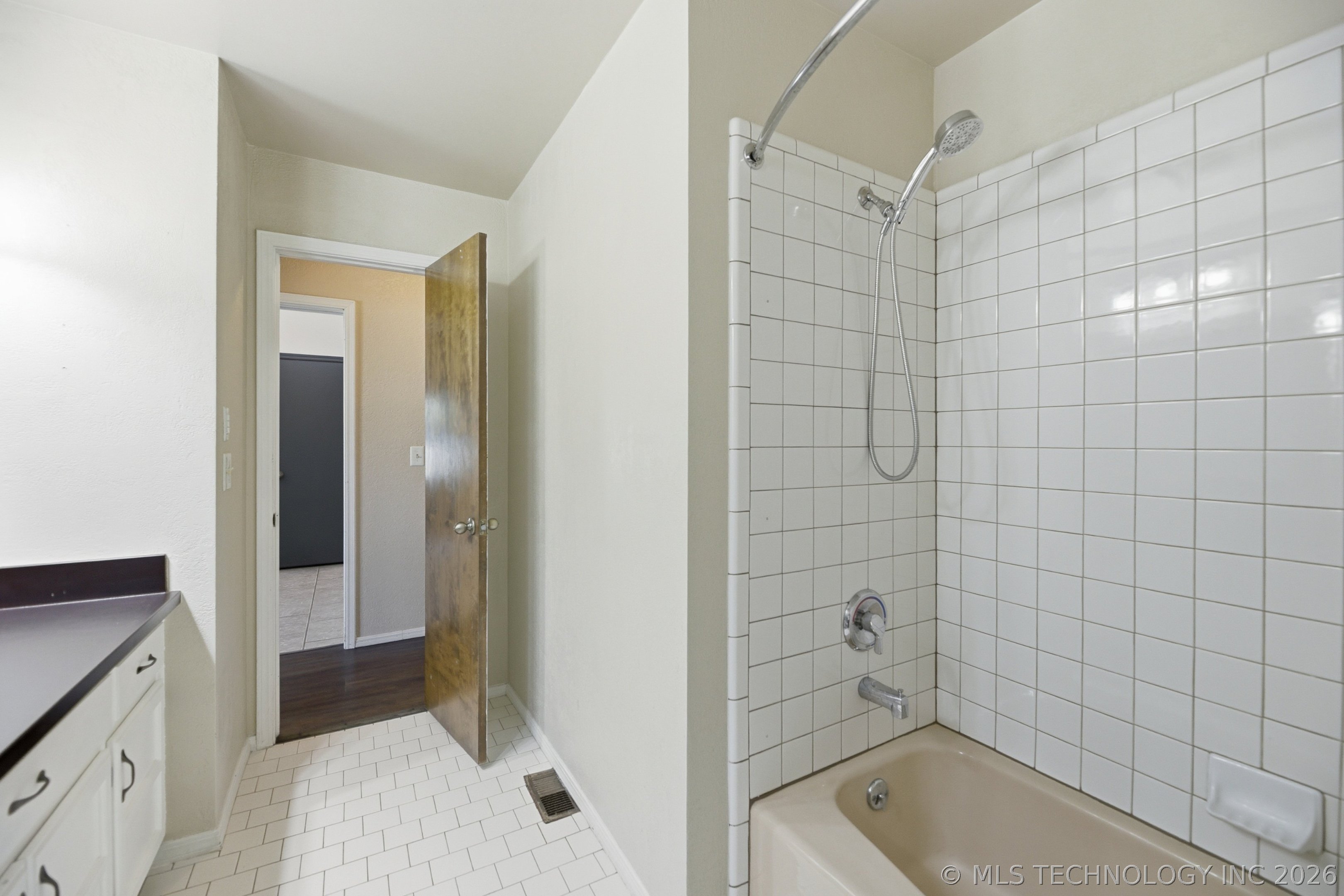 605 E Van Buren Street Property Photo 21