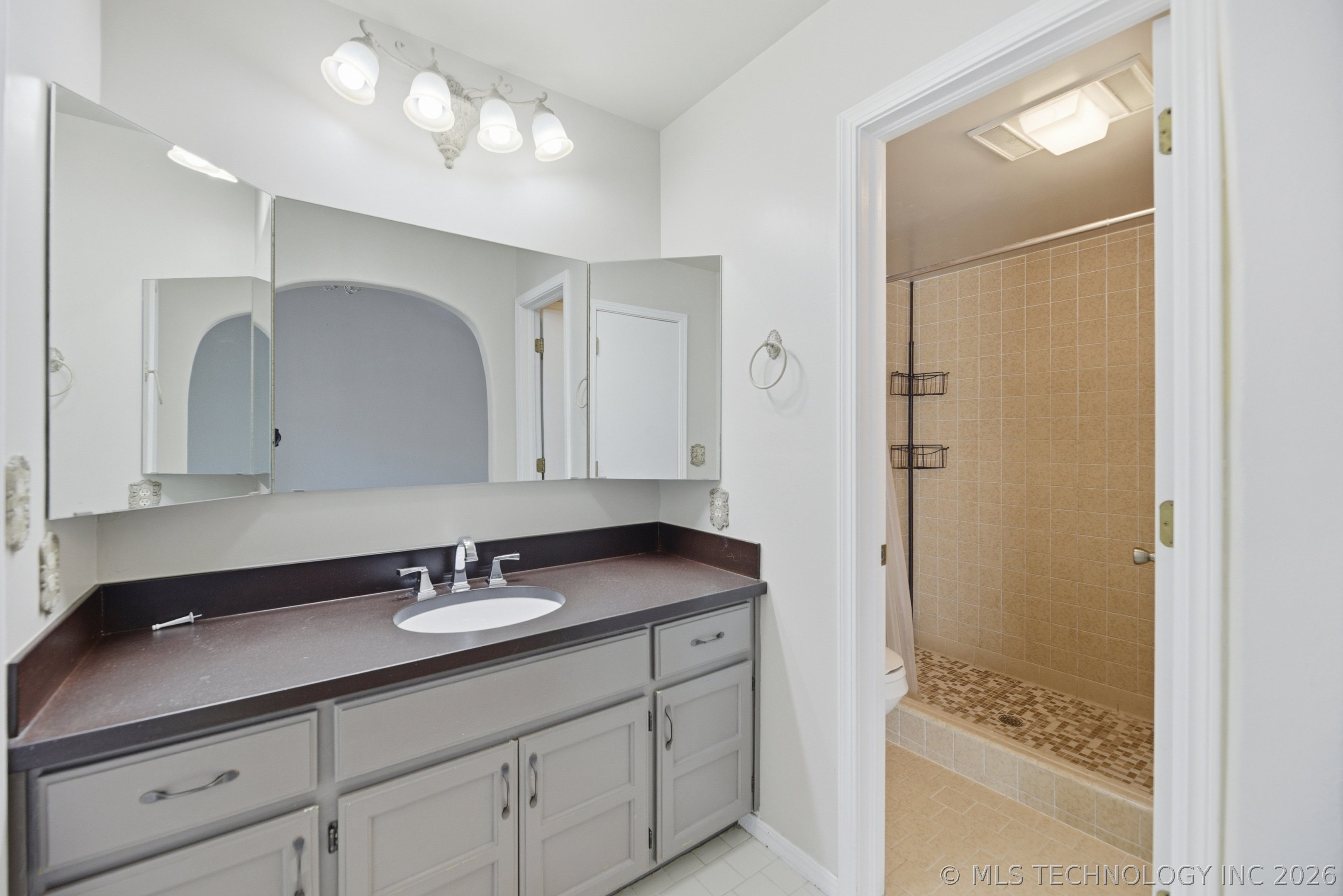 605 E Van Buren Street Property Photo 25