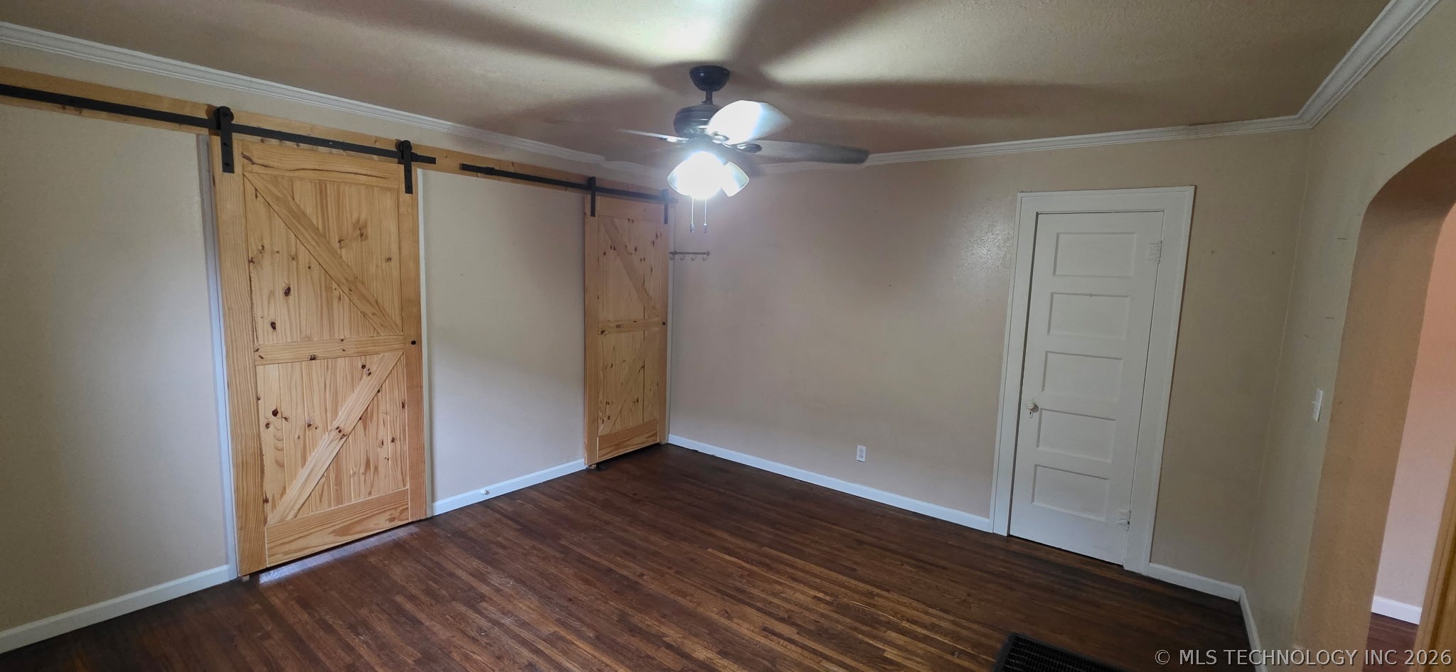 1633 E 8th Street Property Photo 4