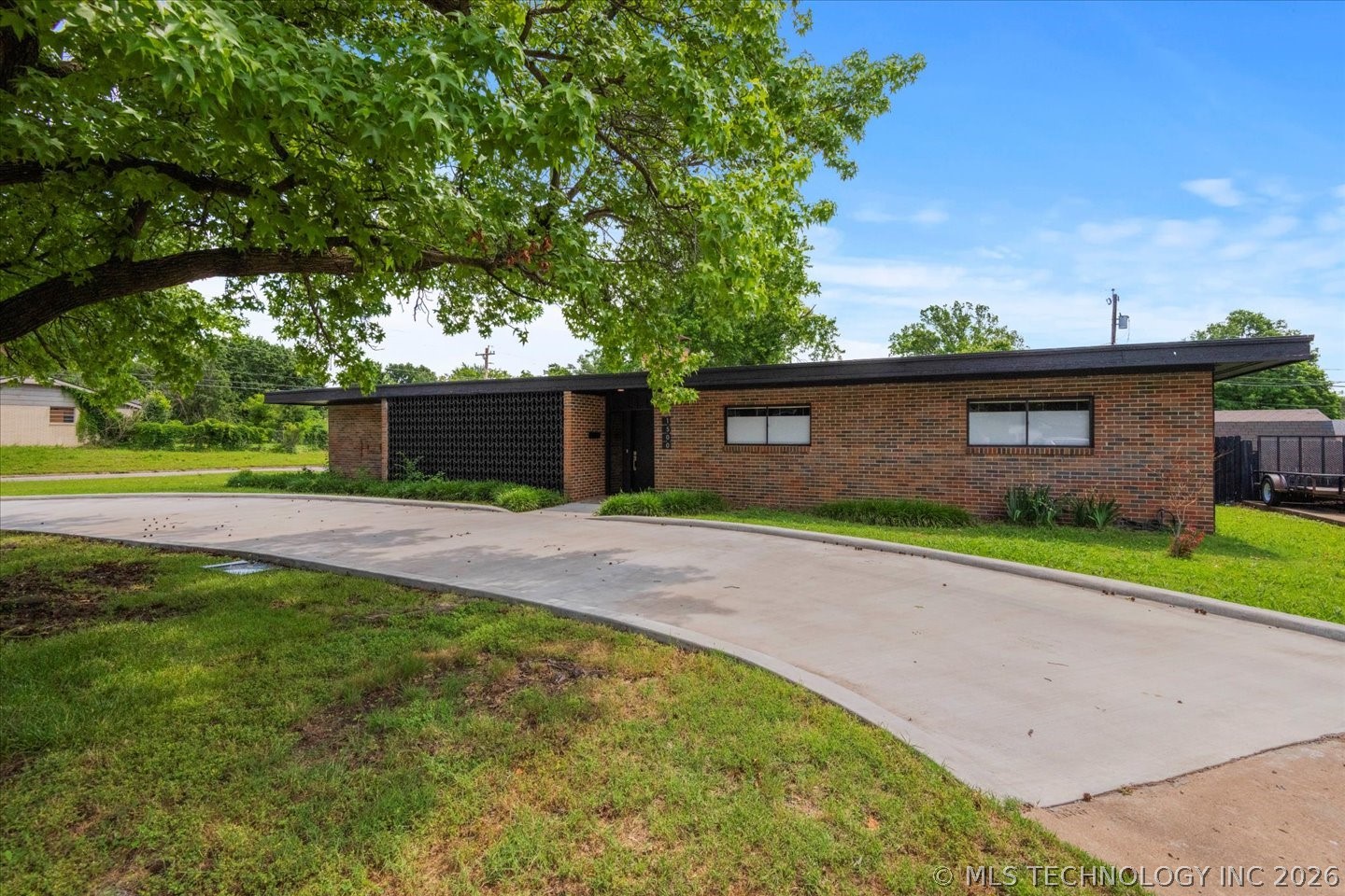1500 Harris Property Photo 2