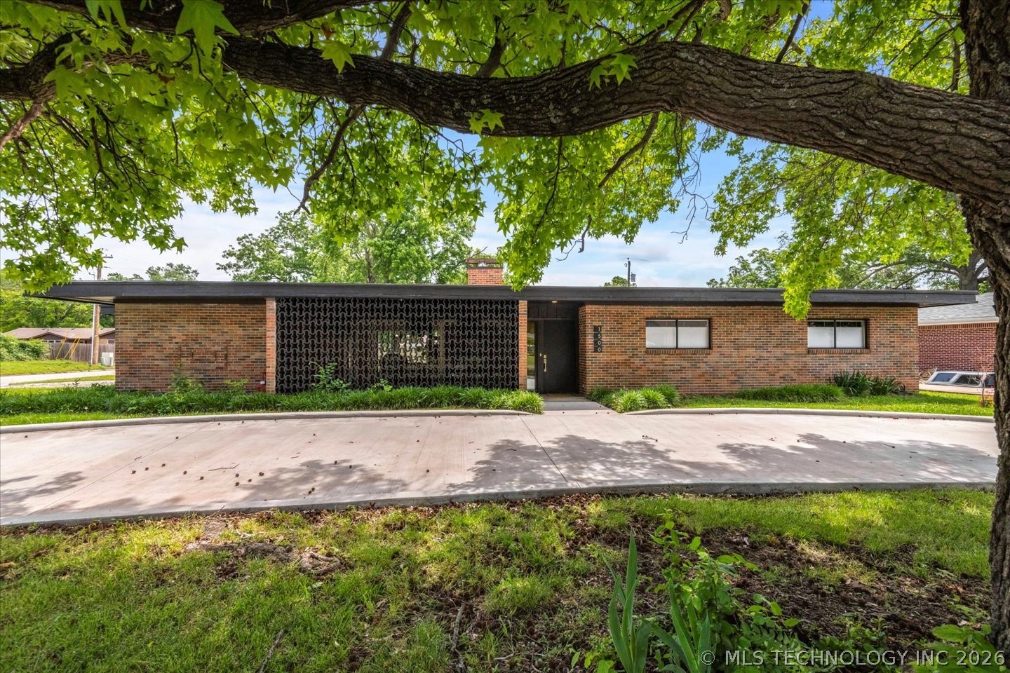 1500 Harris Property Photo 3