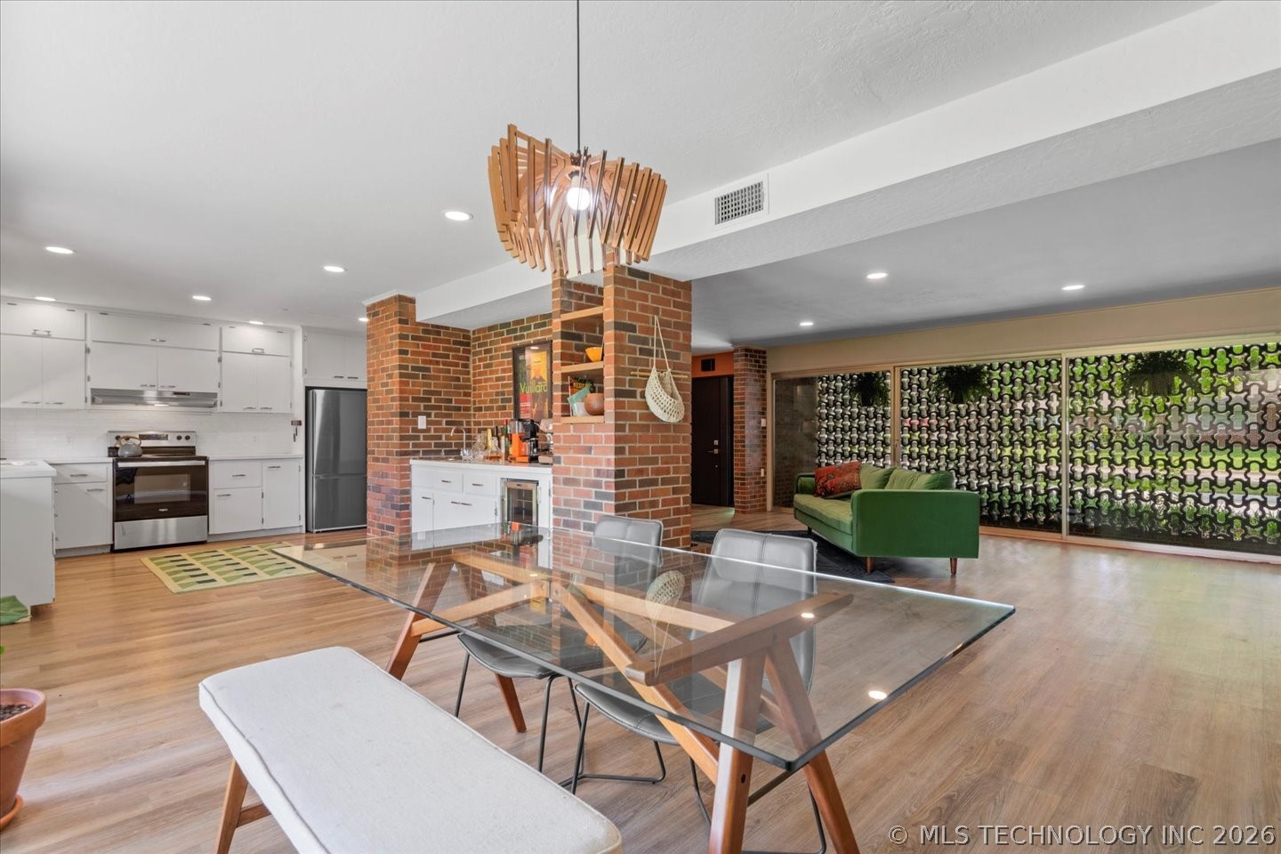 1500 Harris Property Photo 13