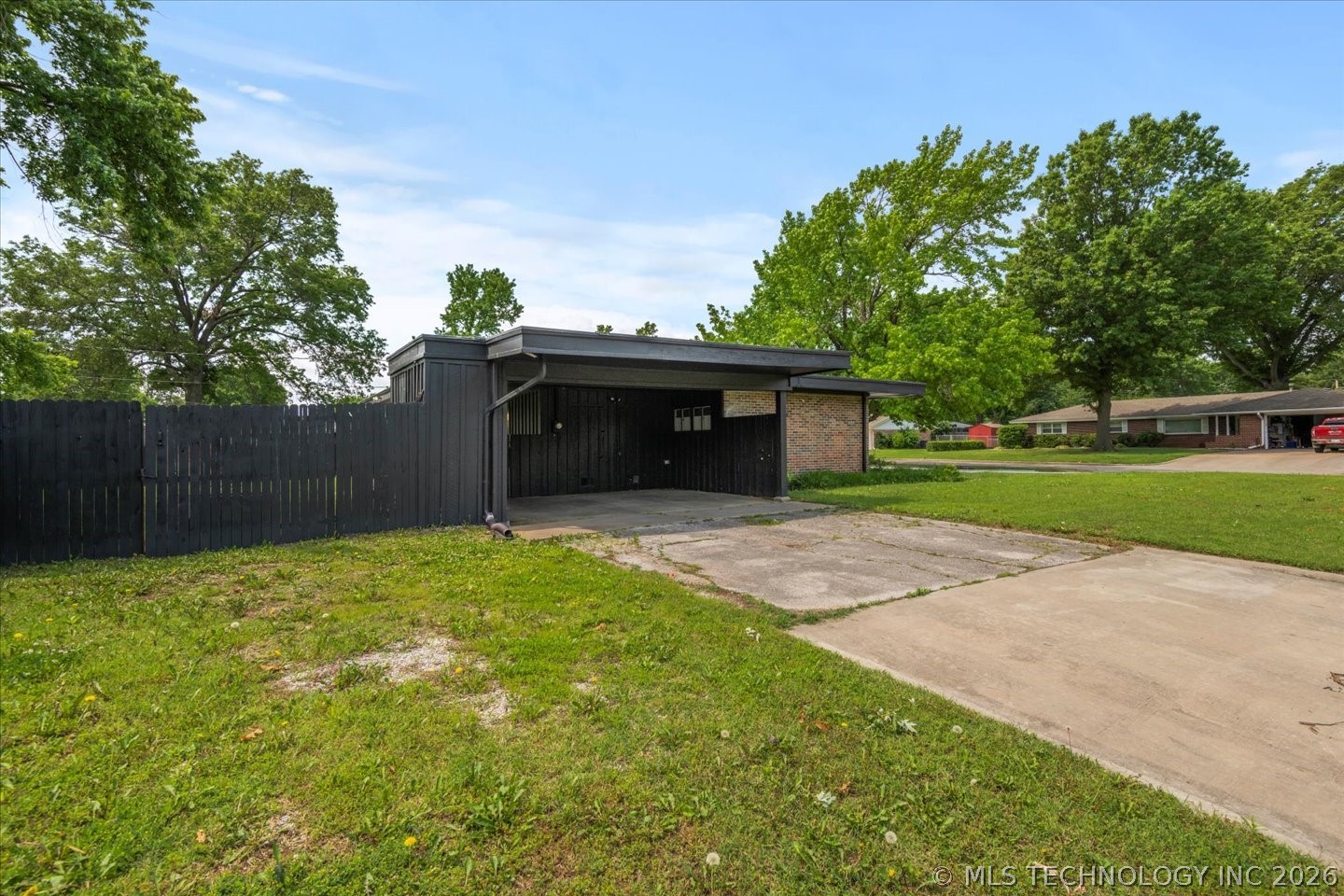 1500 Harris Property Photo 33