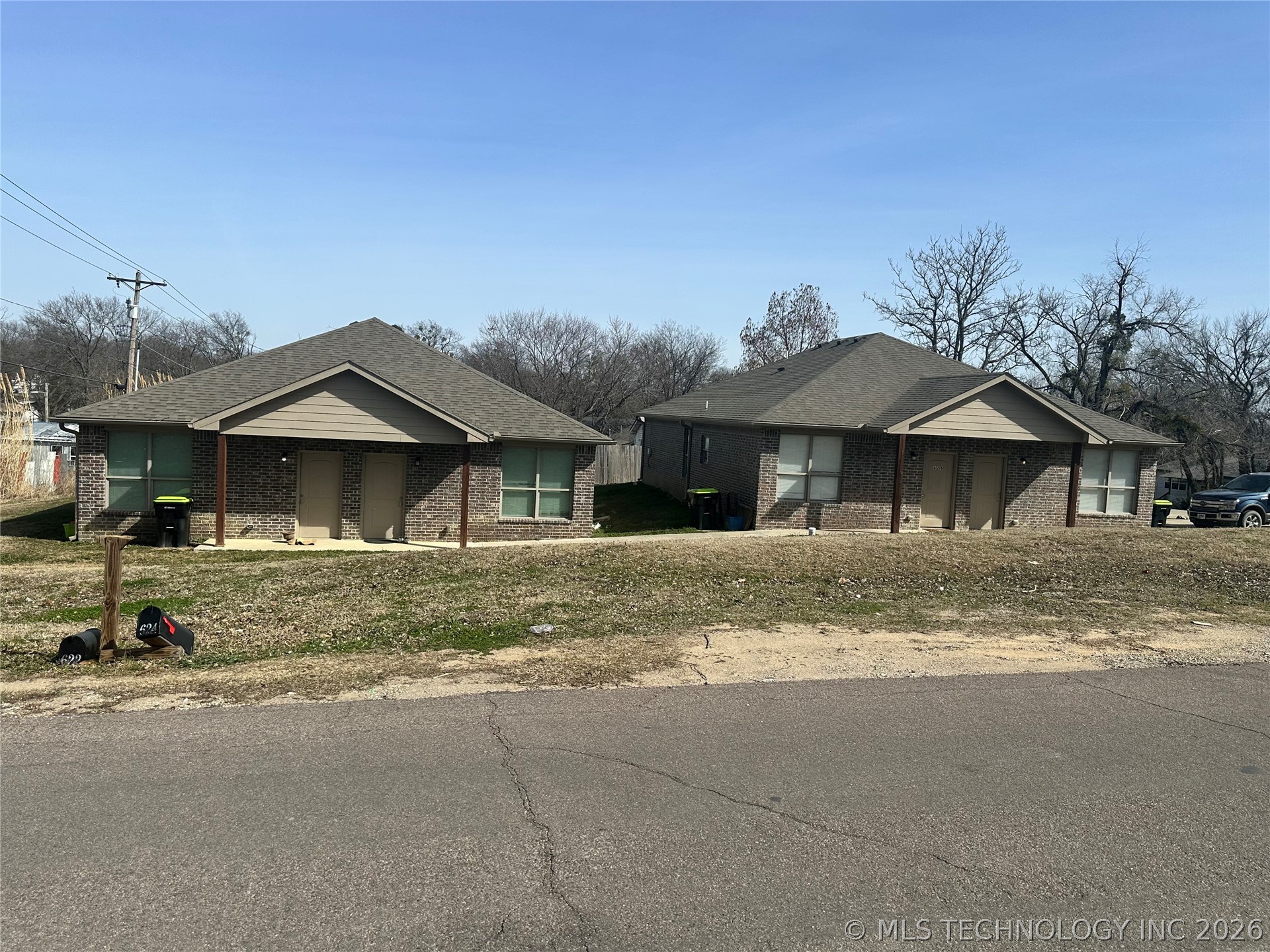 300 E 17th Street Property Photo 1