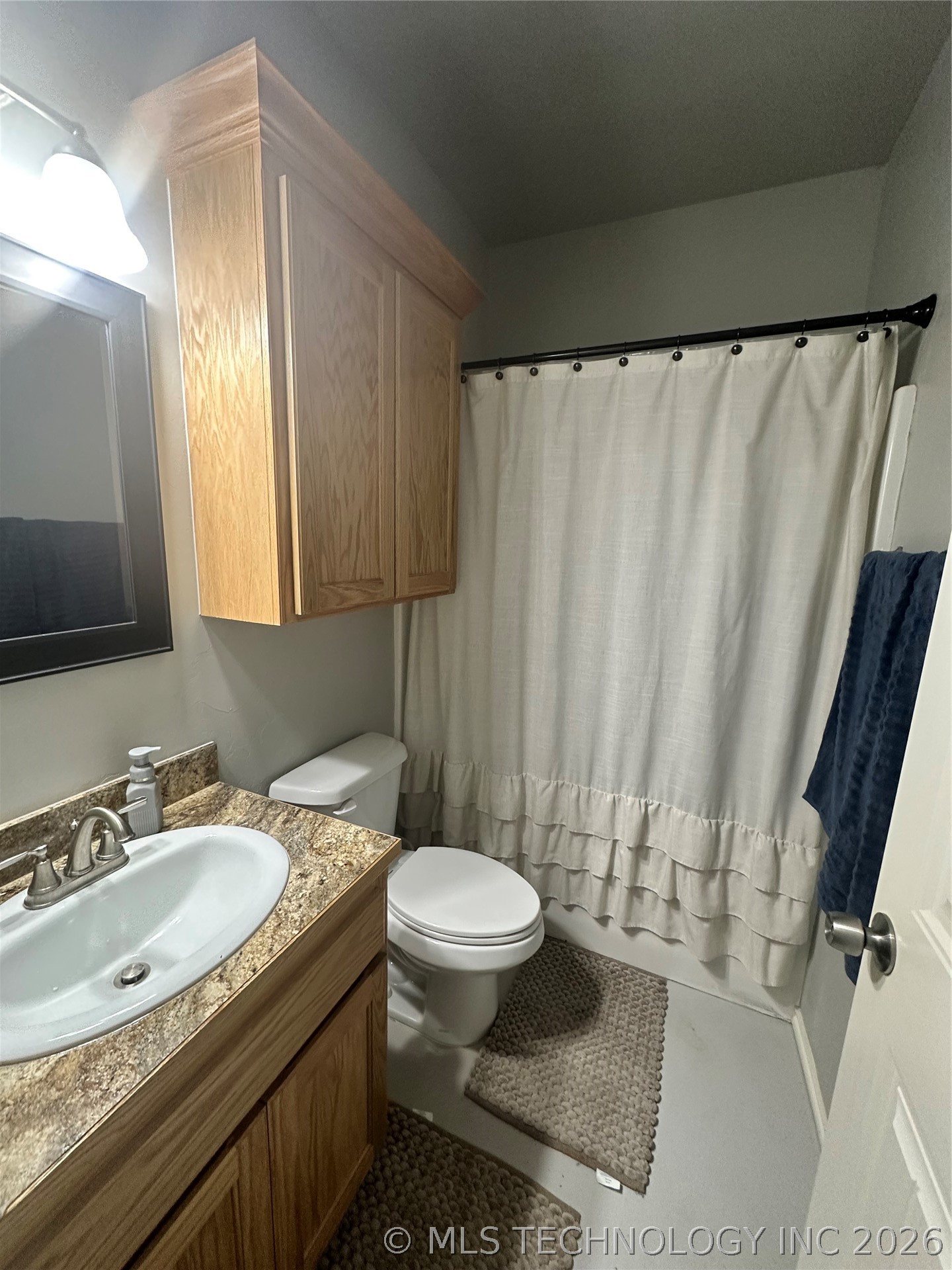 300 E 17th Street Property Photo 6