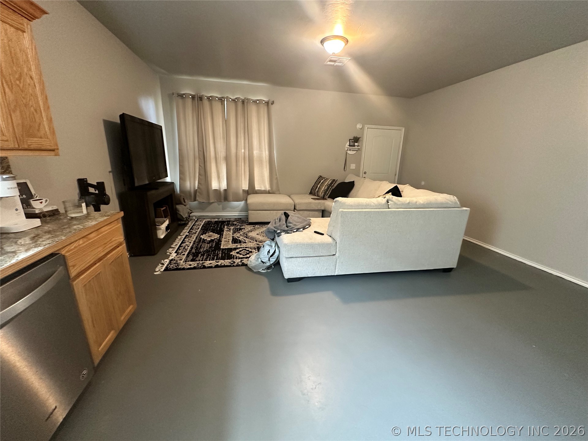300 E 17th Street Property Photo 10