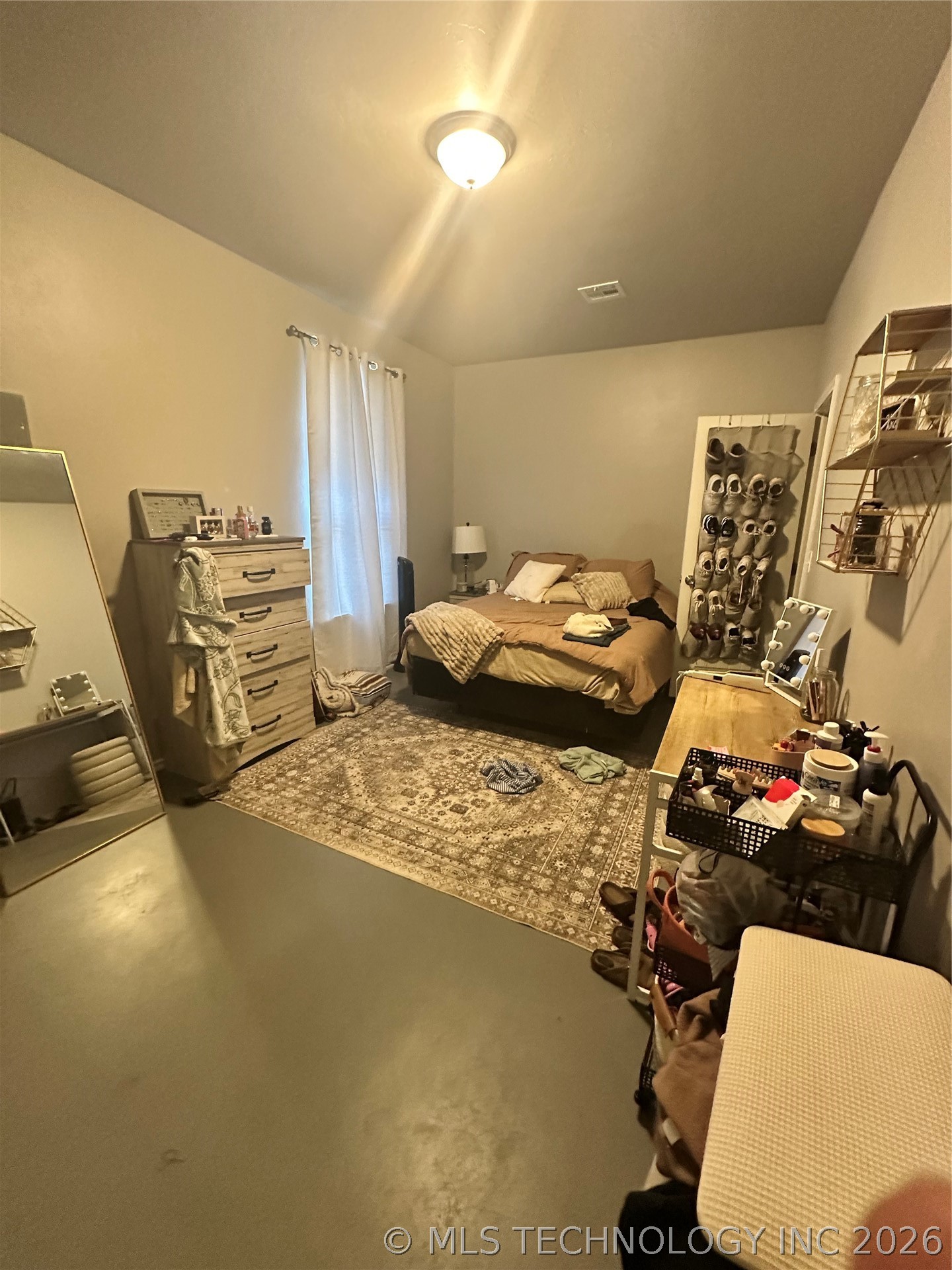 300 E 17th Street Property Photo 13