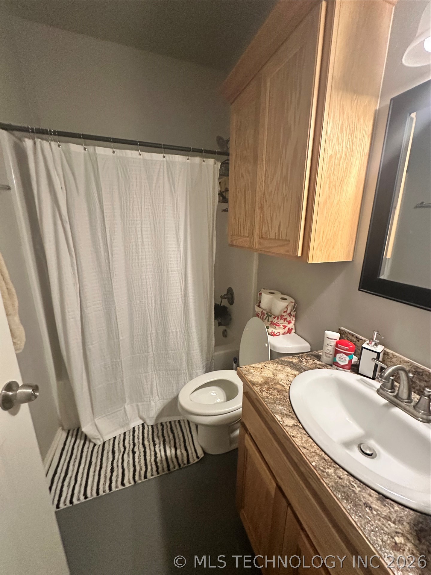 300 E 17th Street Property Photo 14