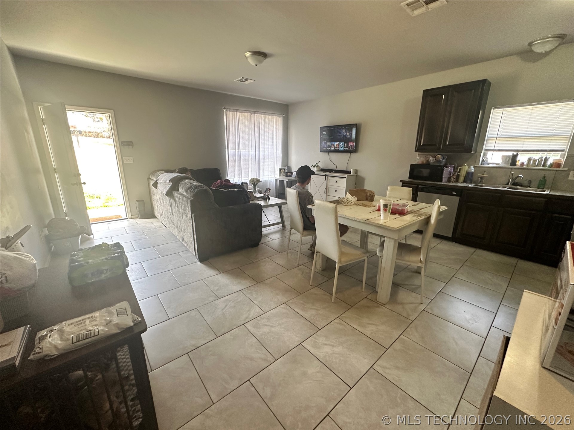300 E 17th Street Property Photo 15